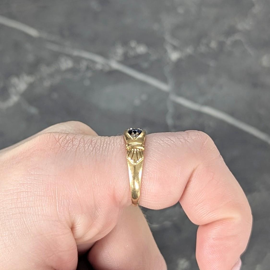 Bague marquise ancienne Art déco 1919 en or jaune 18 carats avec saphirs et diamants en vente 3