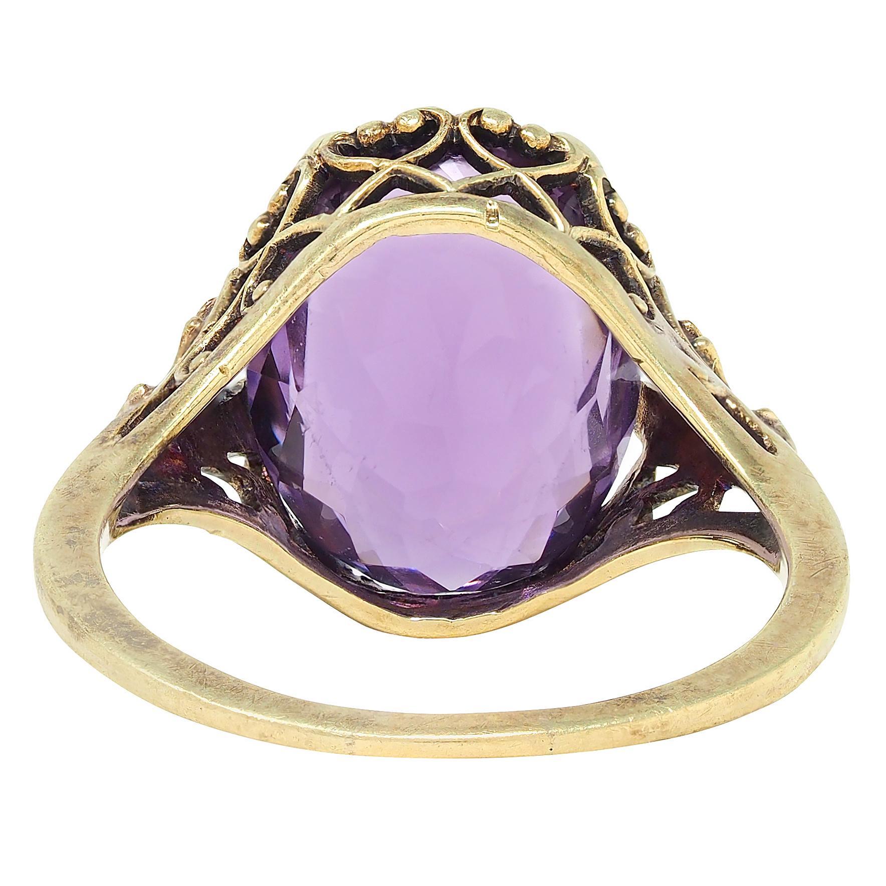 Early Art Deco 4.85 CTW Amethyst 14K Yellow Gold Heart Filigree Cocktail Ring In Excellent Condition For Sale In Philadelphia, PA