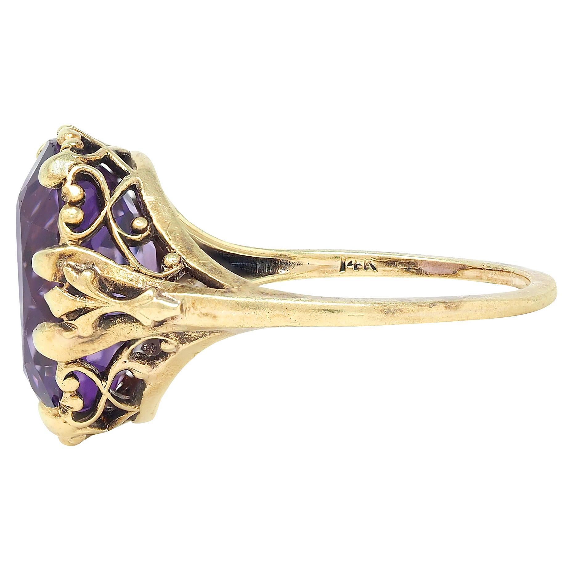 Women's or Men's Early Art Deco 4.85 CTW Amethyst 14K Yellow Gold Heart Filigree Cocktail Ring For Sale