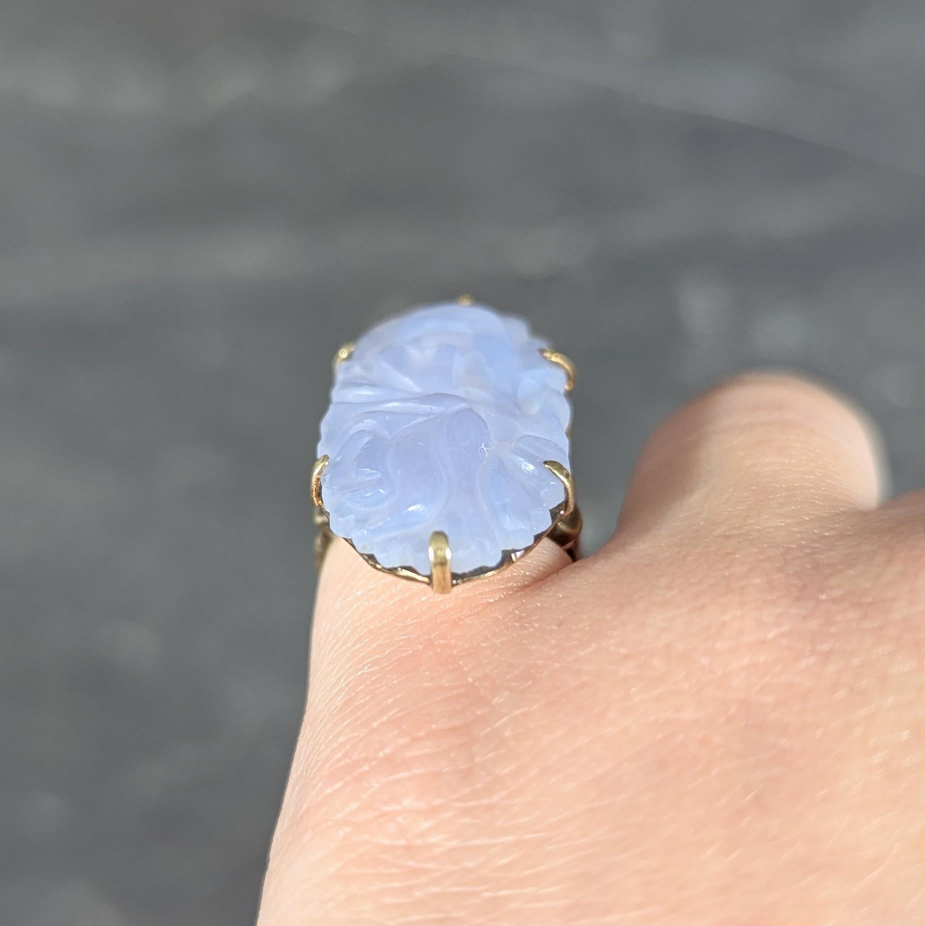 Anello floreale antico Art Deco con calcedonio blu in oro giallo 14 carati in vendita 3