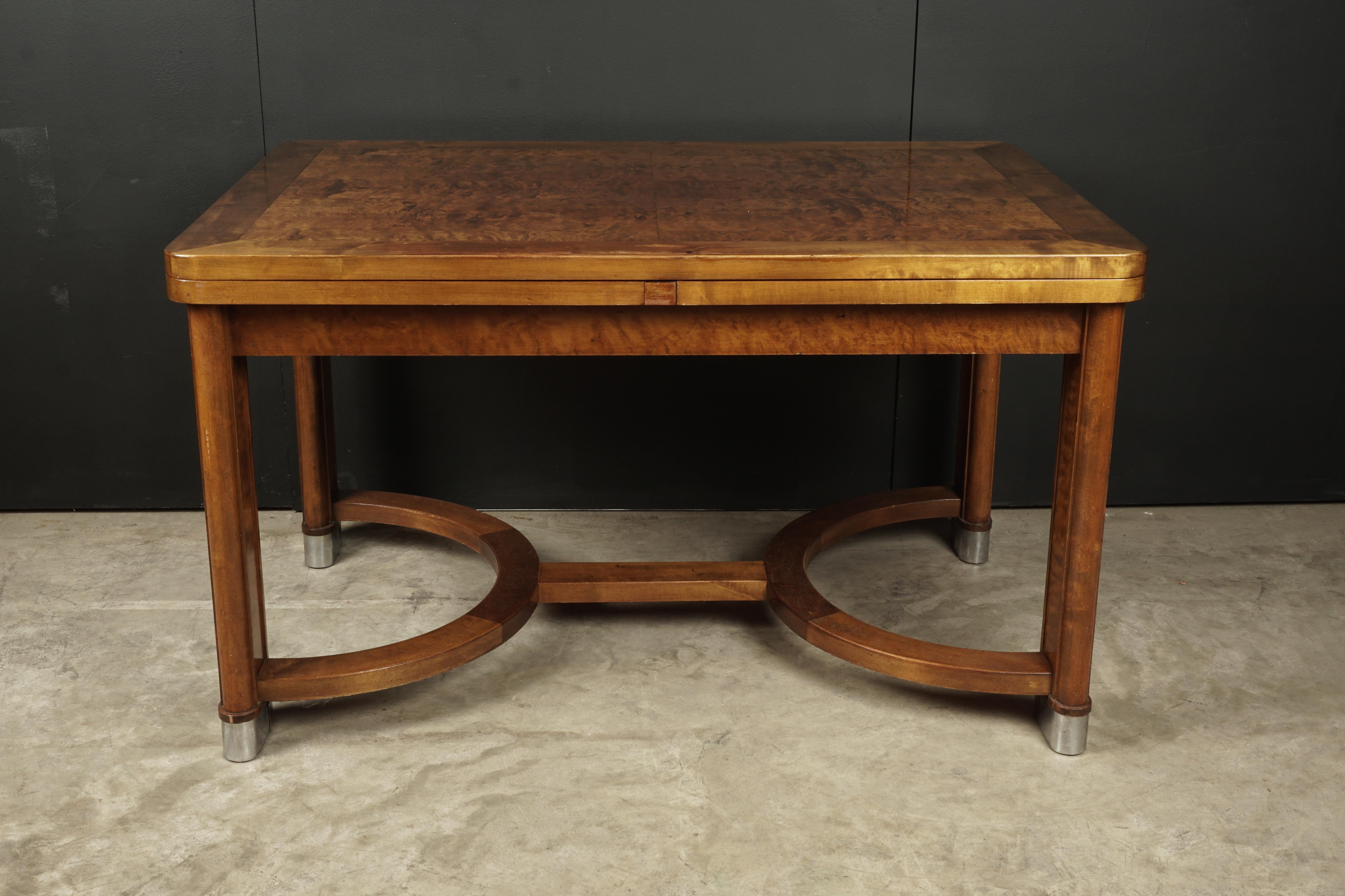 Rare Art Deco console table designed by Axel Nielsen, Denmark, 1928. Birch wood construction with profiled legs and metal feet. Leaves underneath extend.