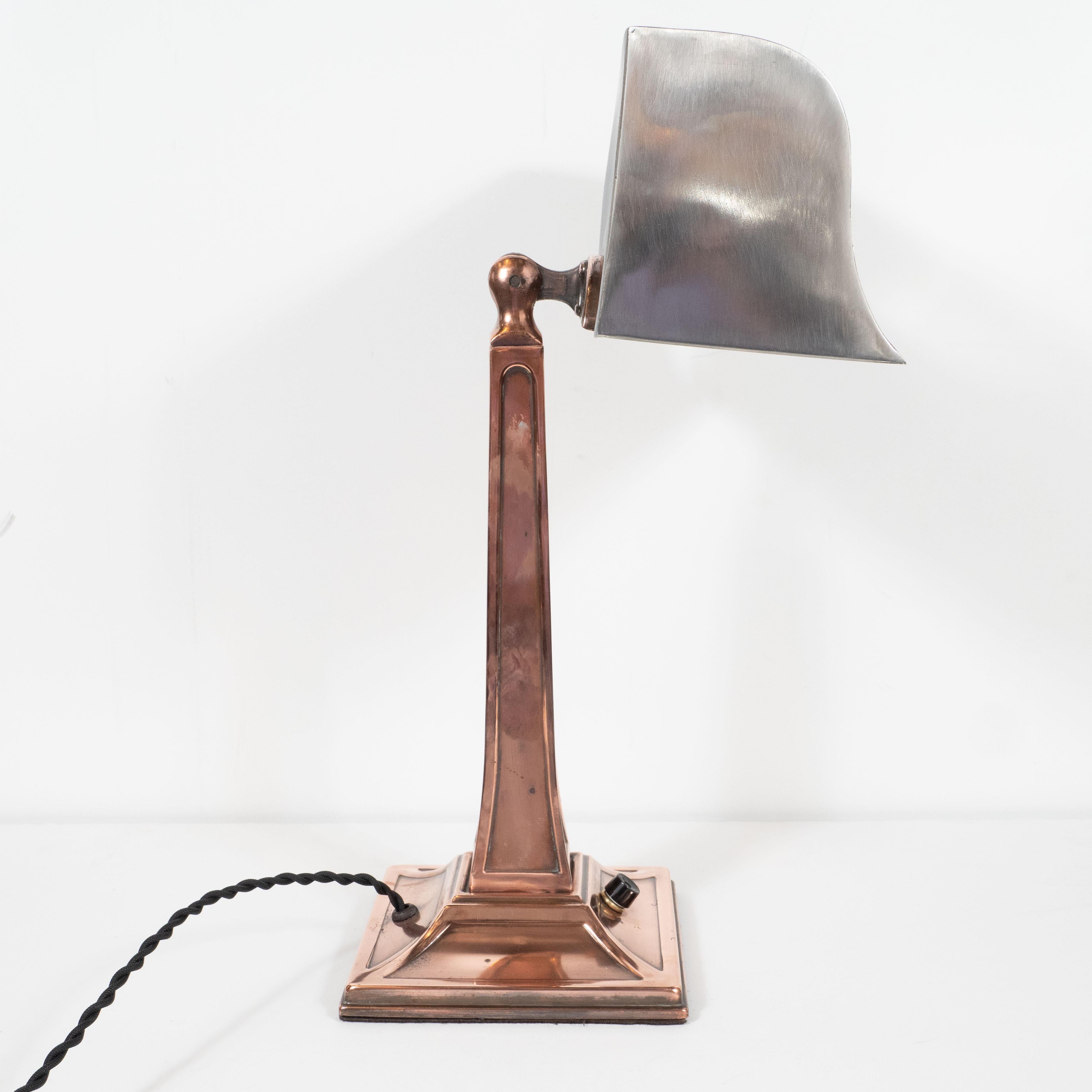 Lampe de bureau Art Déco du début en cuivre et aluminium poli avec ornement cubiste en vente 5