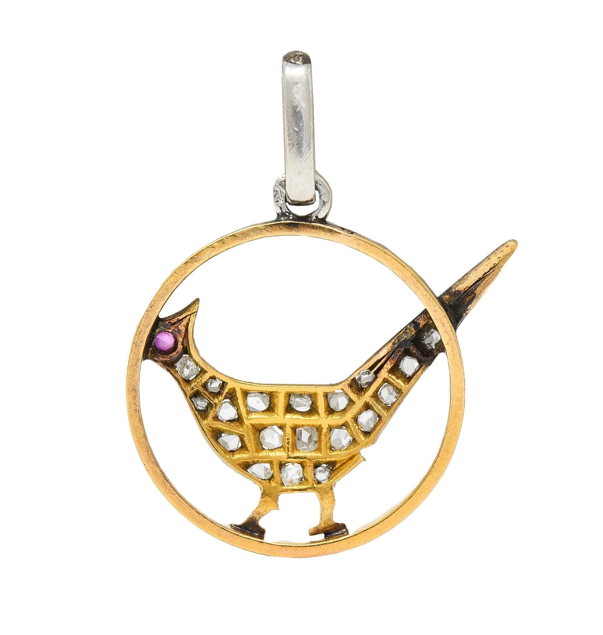 Taille cabochon Breloque oiseau ancienne Art déco du début, en or 18 carats surmontée de platine, avec diamants et rubis en vente