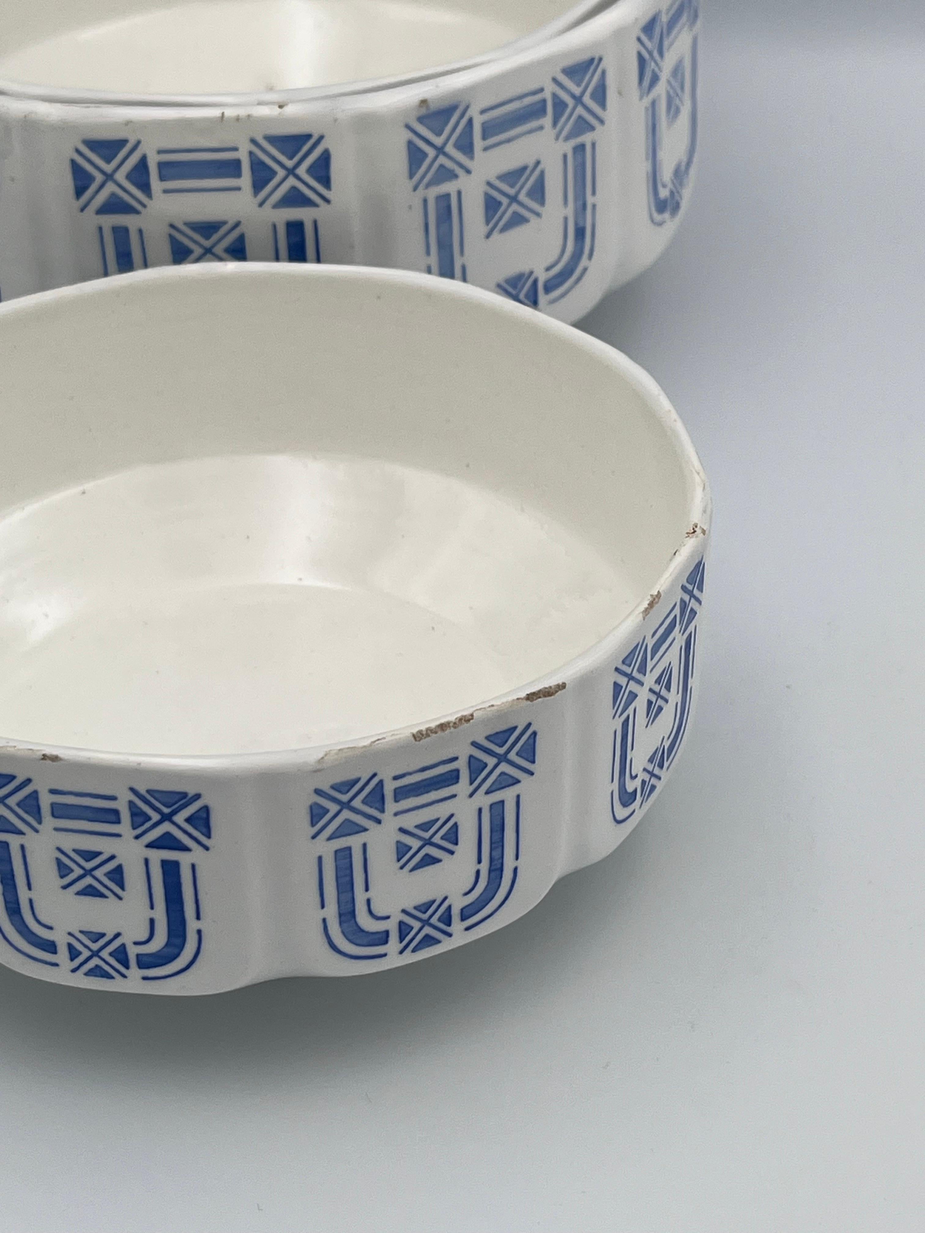Smaltato Set di 6 ciotole da nido blu e bianche in ceramica tedesca dell'inizio dell'Art Déco I. M. T. I. in vendita