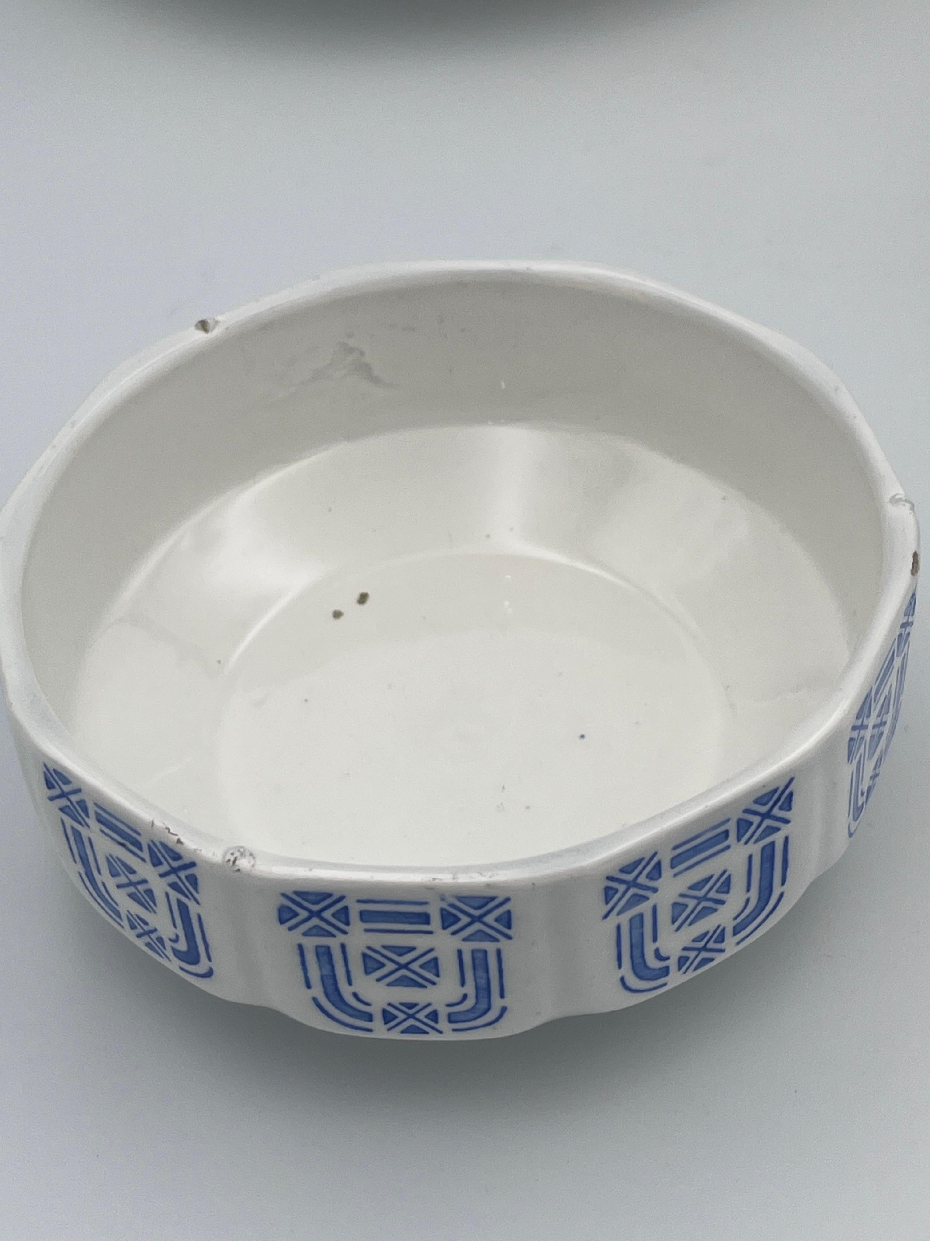 Set di 6 ciotole da nido blu e bianche in ceramica tedesca dell'inizio dell'Art Déco I. M. T. I. In condizioni buone in vendita a Red Lion, PA