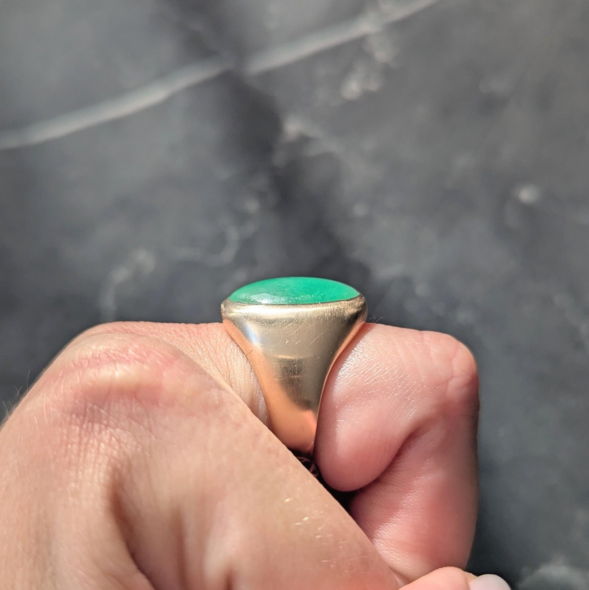 Bague de chevalière ancienne en or jaune 14 carats et jade du début de l'Art Déco en vente 4