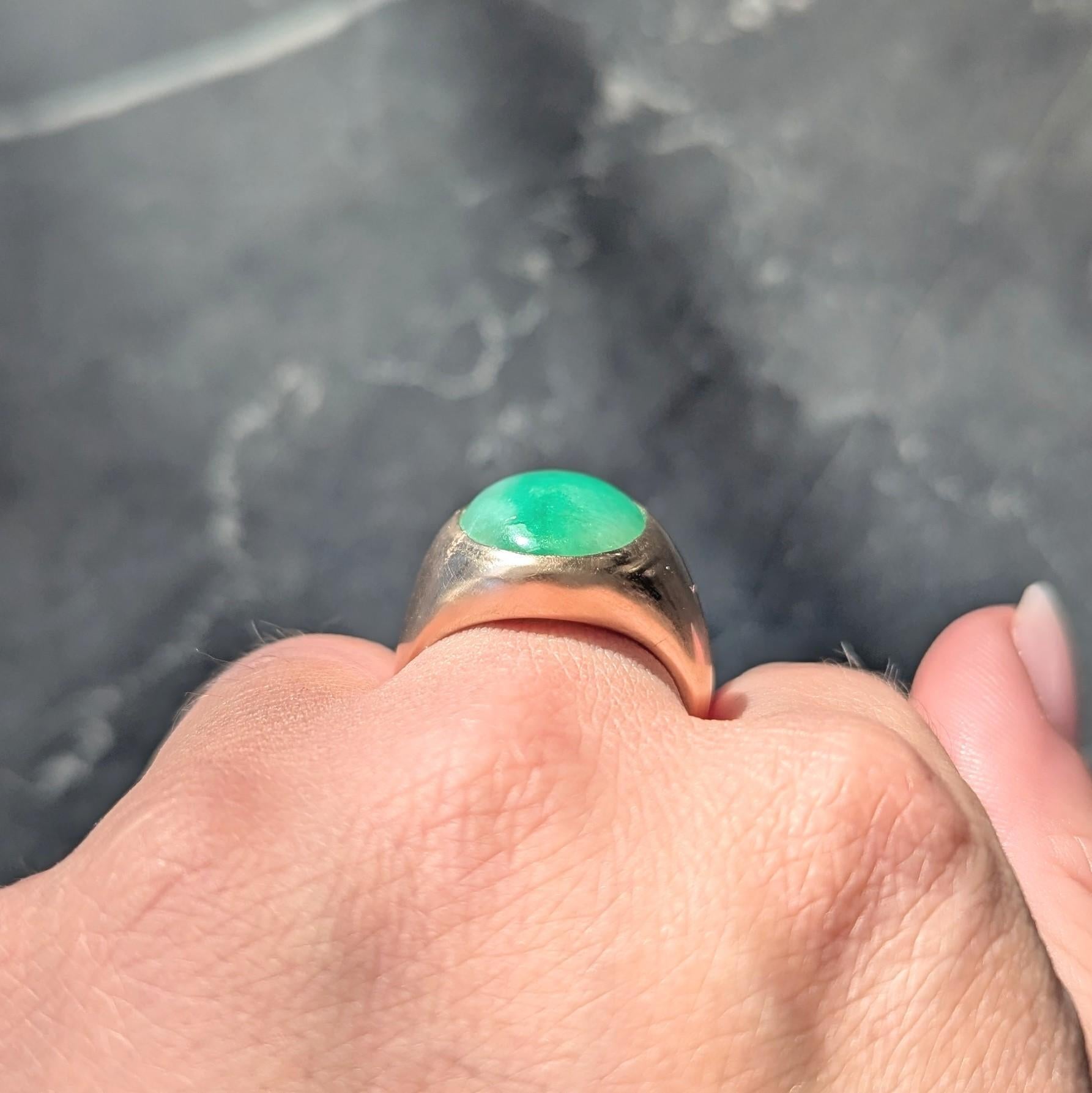 Bague de chevalière ancienne en or jaune 14 carats et jade du début de l'Art Déco en vente 3