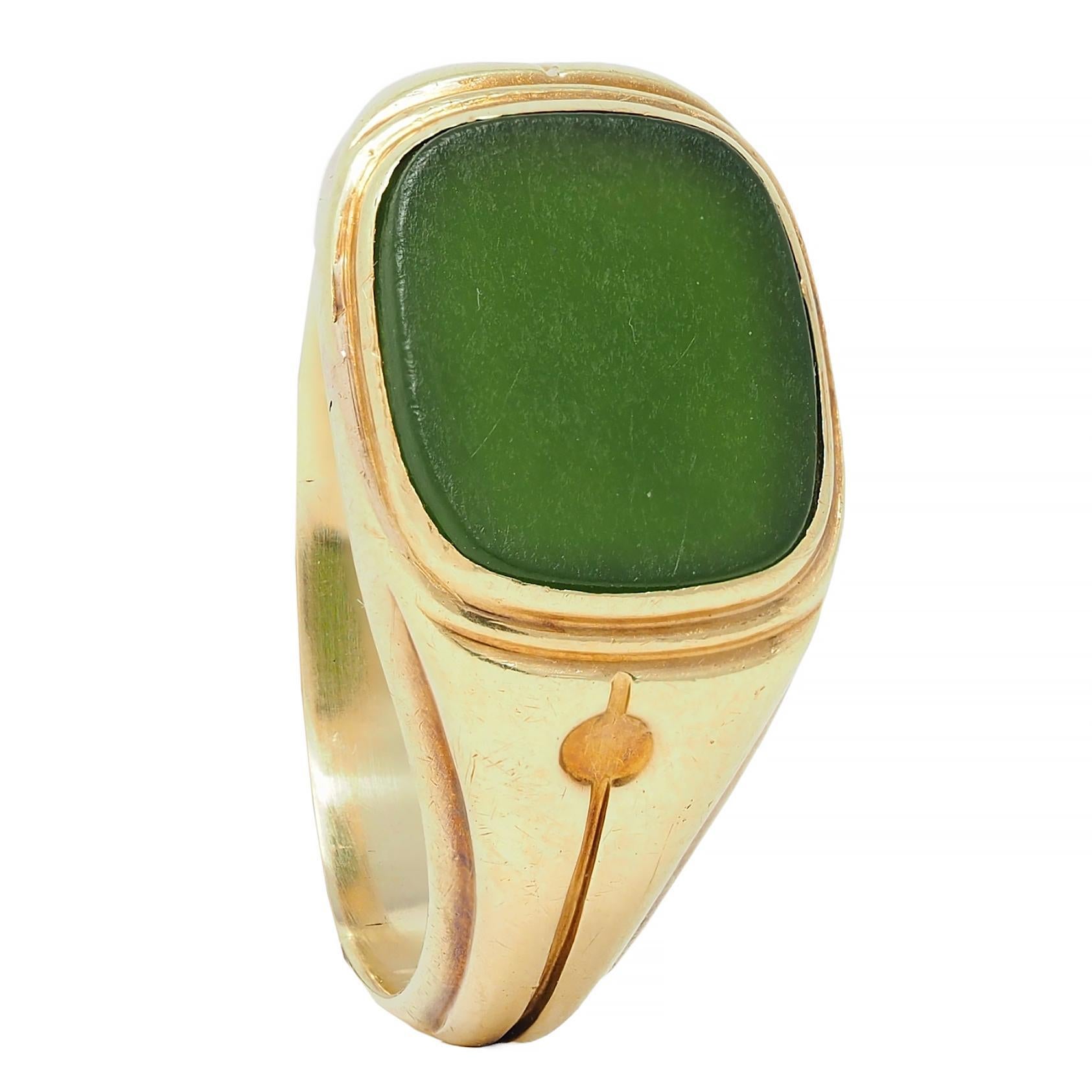 Early Art Deco Nephrite Jade 14 Karat Yellow Gold Antique Signet Ring 6