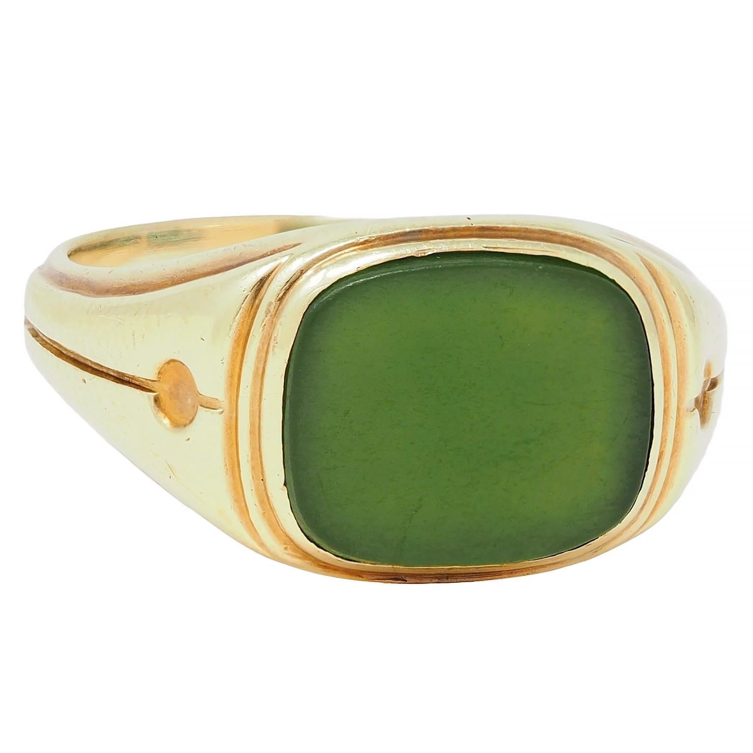Mixed Cut Early Art Deco Nephrite Jade 14 Karat Yellow Gold Antique Signet Ring