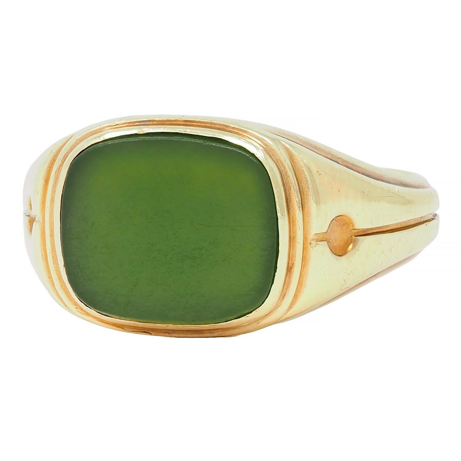 Early Art Deco Nephrite Jade 14 Karat Yellow Gold Antique Signet Ring 2