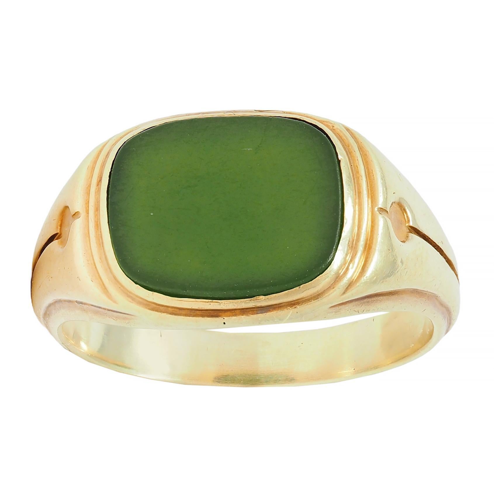 Early Art Deco Nephrite Jade 14 Karat Yellow Gold Antique Signet Ring 4