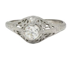 Antiker Verlobungsring aus Platin mit altem europäischem Diamanten und Kleeblatt im frühen Art déco-Stil