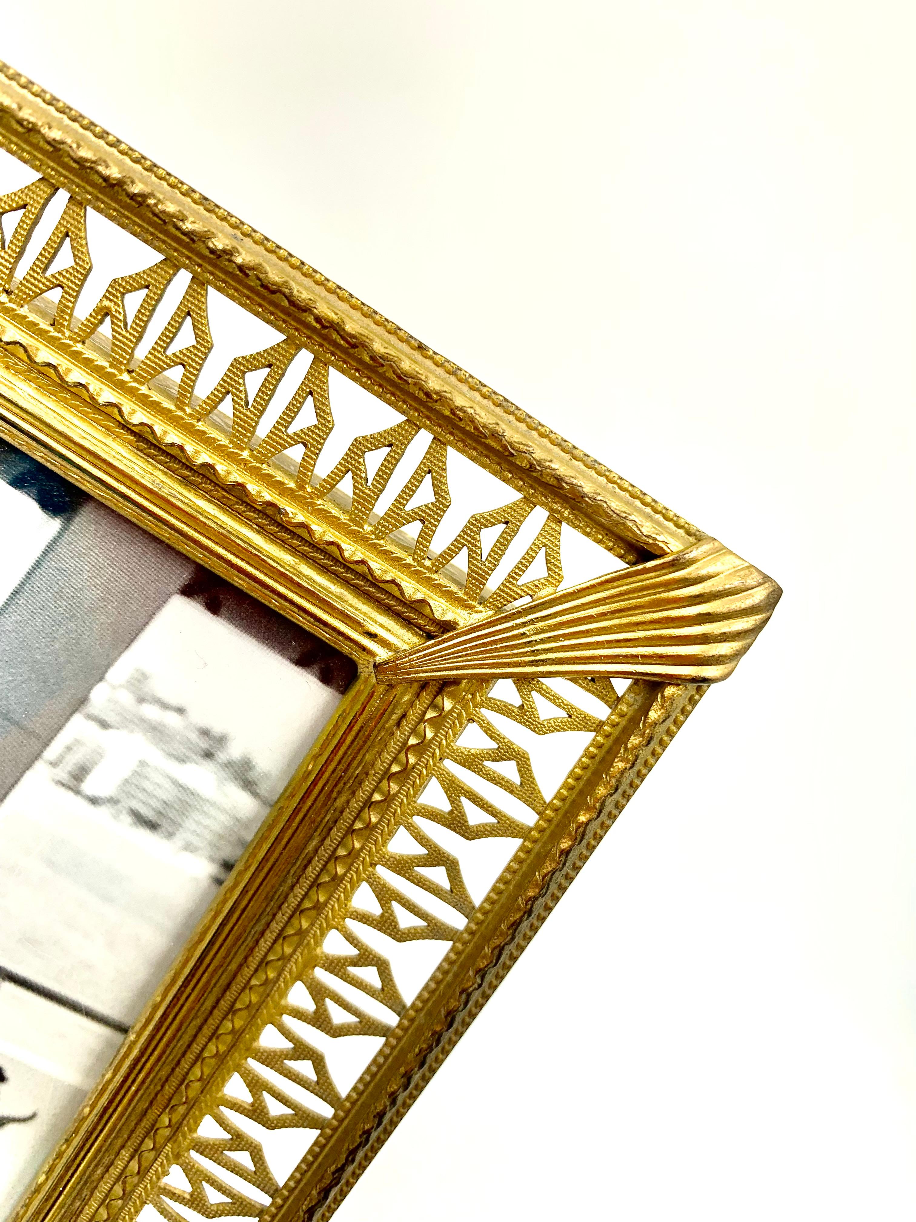 Elegant French Art Deco period streamlined reticulated bronze large photograph frame
Early 20th Century
Superb details, unusual reticulated architectural elements and elegant design make this frame a standout. Wide format, well suited for group