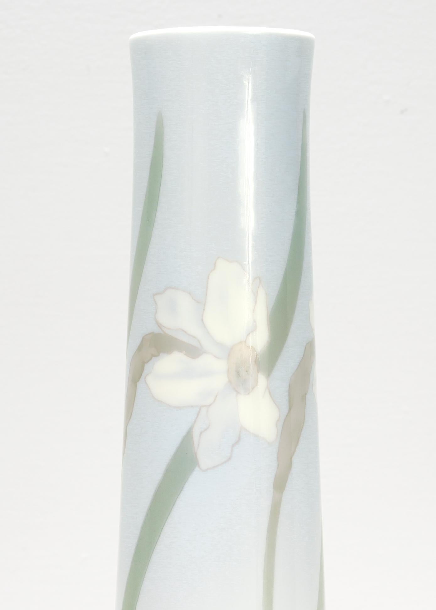 Antico vaso di porcellana Royal Copenhagen in stile Art Nouveau, con narcisi. in vendita 2