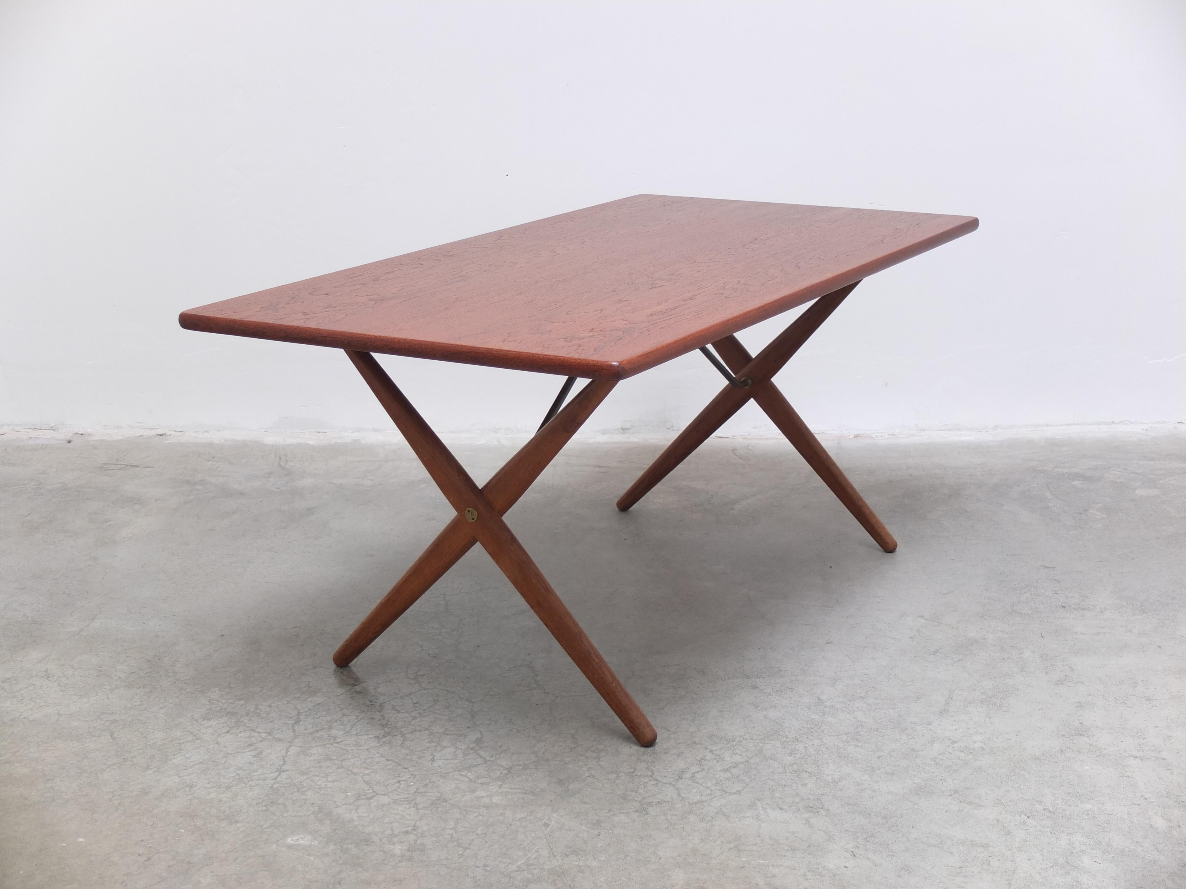 Früher Kreuzbein-Tisch „AT 303“ von Hans J. Wegner für Andreas Tuck, 1955 (20. Jahrhundert) im Angebot