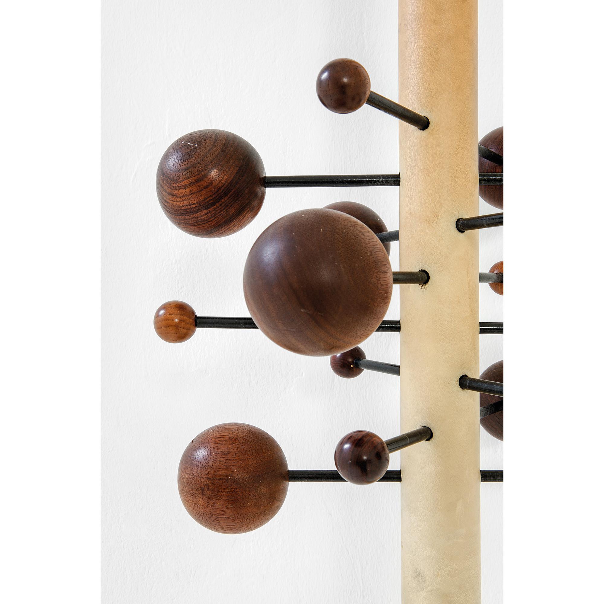 Early AT16 Sculptural 'AT 16' Coatrack in White Leather and Hardwood, Tecno 1961 5