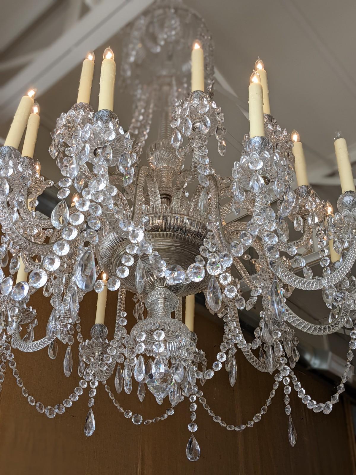 Français Lustre ancien en cristal de Baccarat de France en vente