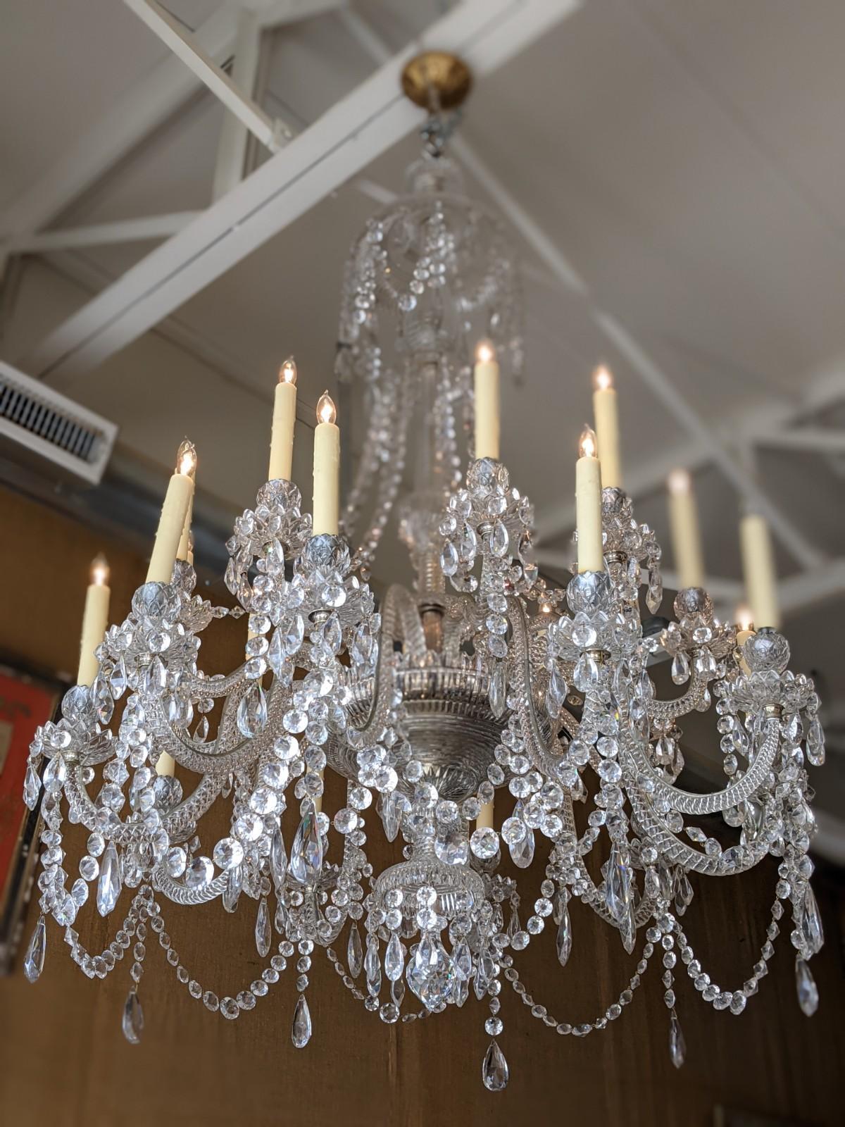 Lustre ancien en cristal de Baccarat de France Bon état - En vente à Dallas, TX
