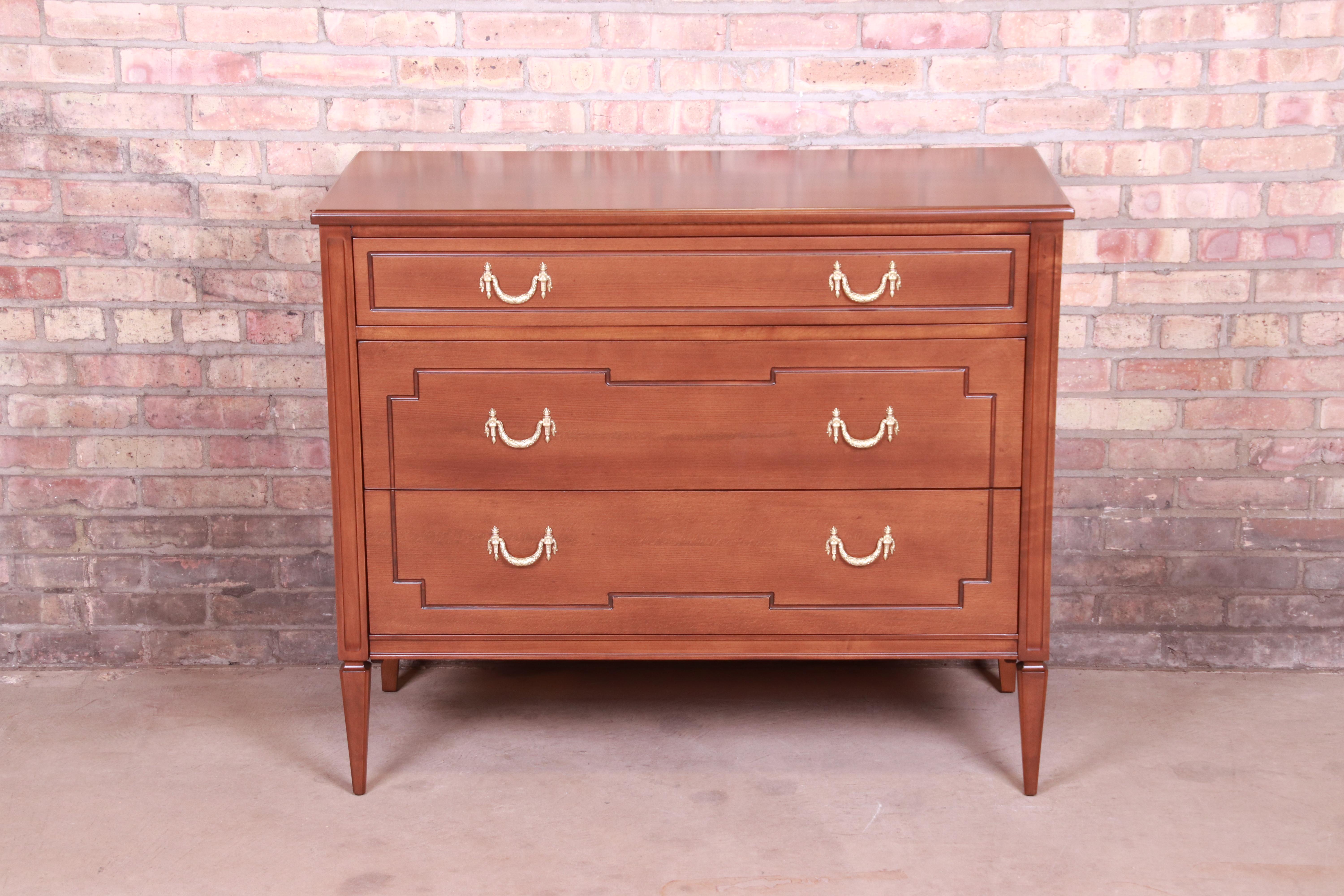 A gorgeous antique French Regency style three-drawer dresser chest

By Baker Furniture,

USA, Circa 1920s

Birch, with original brass hardware.

Measures: 42