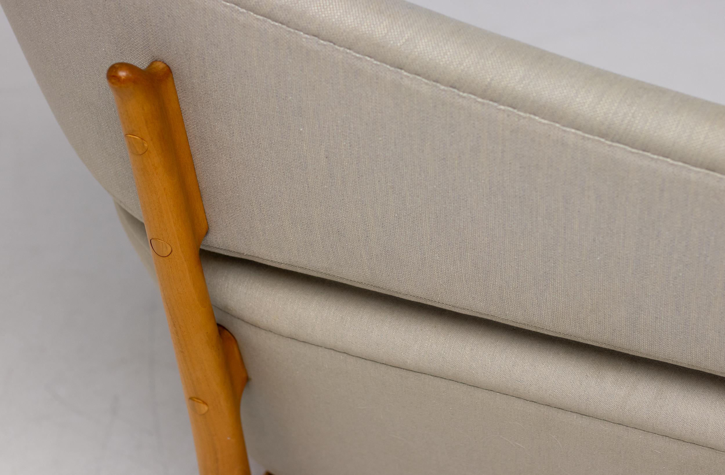 Early Baker Sofa by One Collection, Denmark — Teak Frame & Original Fabric For Sale 4