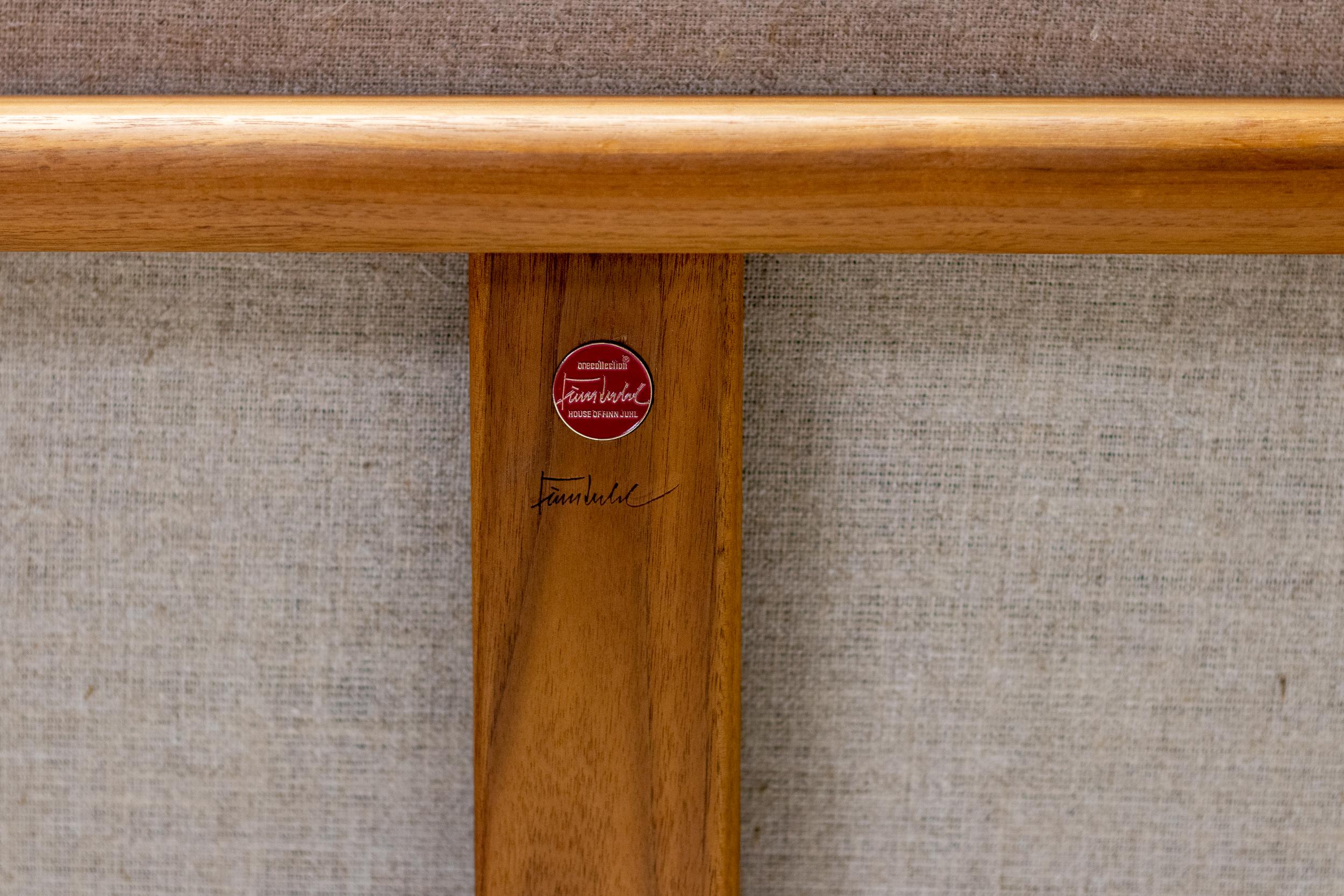 Early Baker Sofa by One Collection, Denmark — Teak Frame & Original Fabric For Sale 11