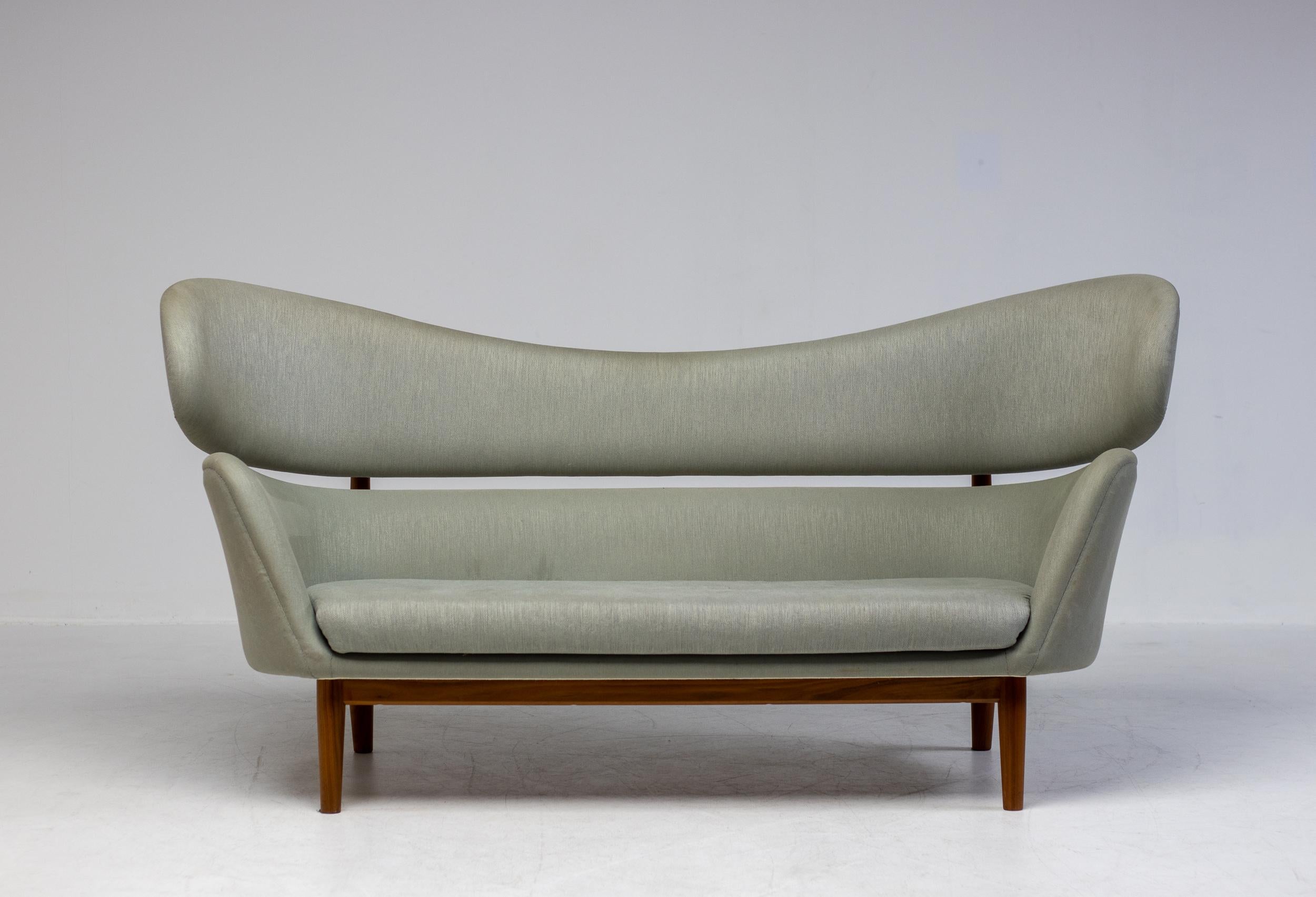 Early Baker Sofa by One Collection, Denmark — Teak Frame & Original Fabric For Sale 12