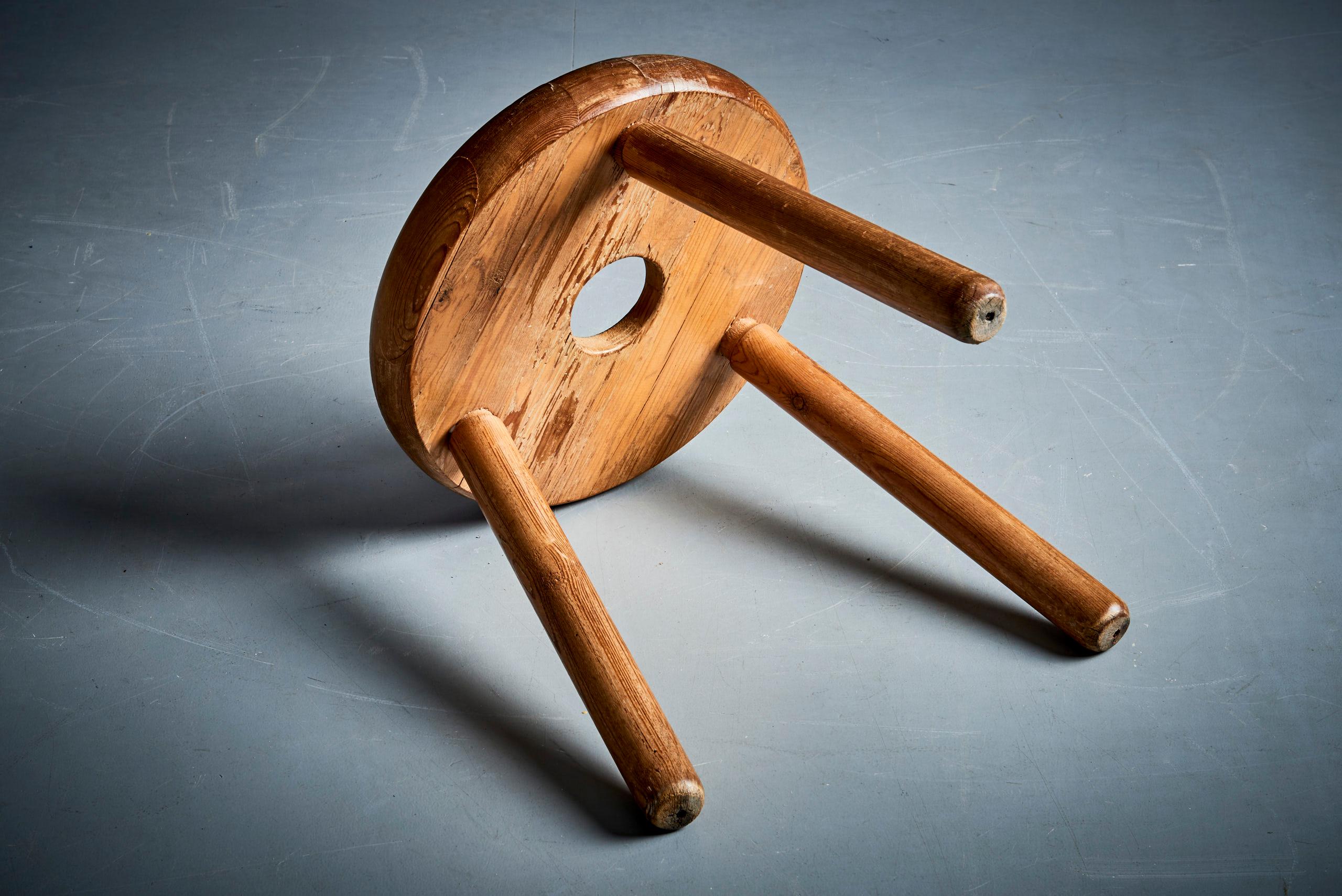 Tabouret ancien Bertel Gardberg par Artek, Finlande années 1950 Bon état - En vente à Berlin, DE