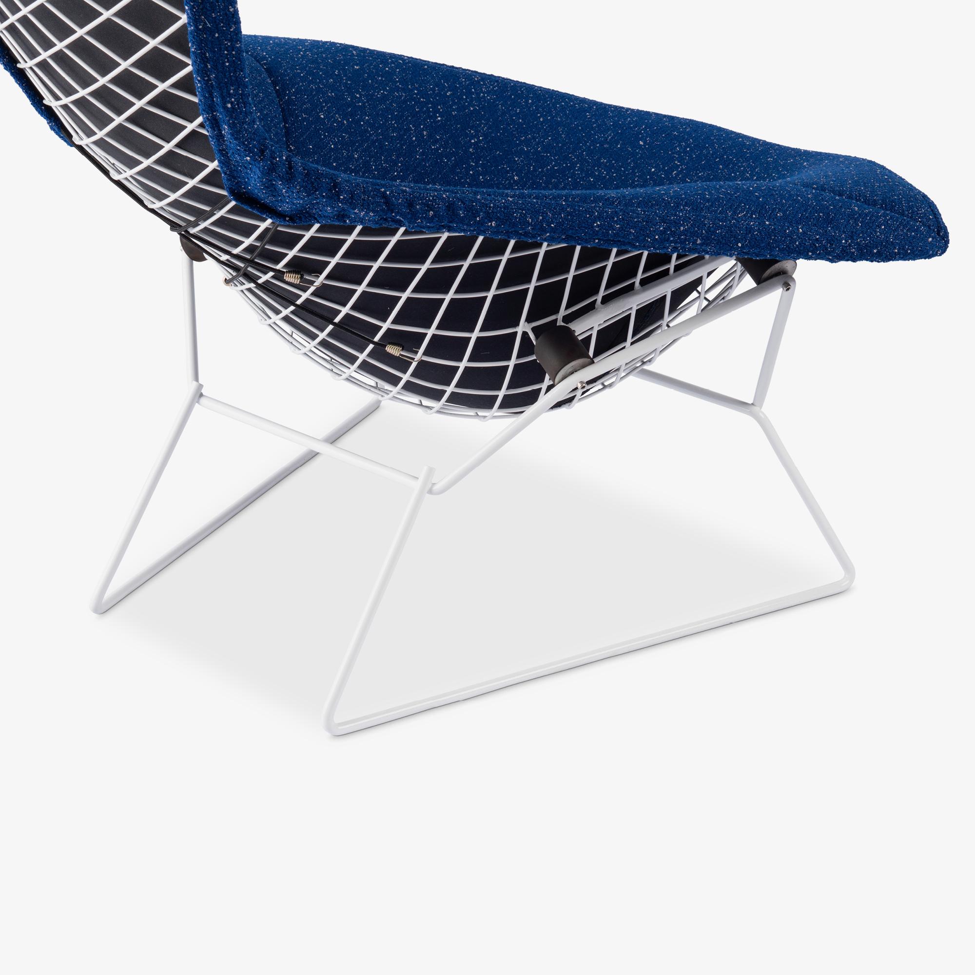 Early Bertoia Bird Chair in Gloss White & Raf Simons Kvadrat Wool Bouclé en venta 3