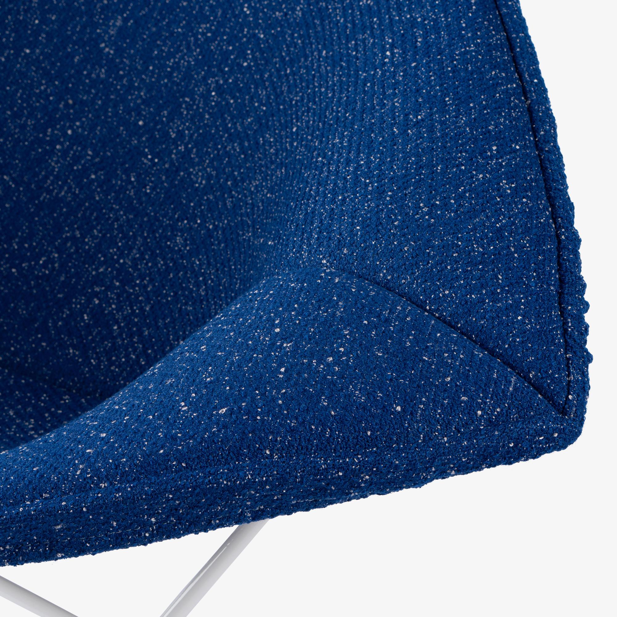 Early Bertoia Bird Chair in Gloss White & Raf Simons Kvadrat Wool Bouclé en venta 5