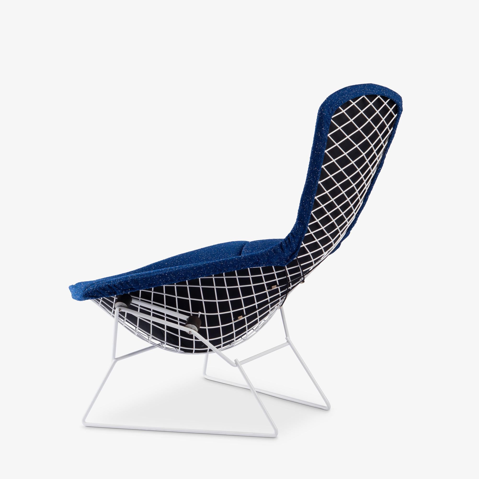 Early Bertoia Bird Chair in Gloss White & Raf Simons Kvadrat Wool Bouclé Moderno de mediados de siglo en venta
