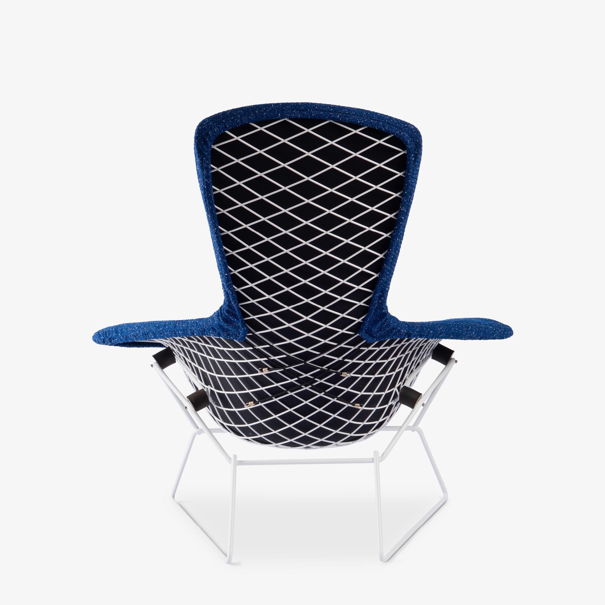 Early Bertoia Bird Chair in Gloss White & Raf Simons Kvadrat Wool Bouclé Estadounidense en venta