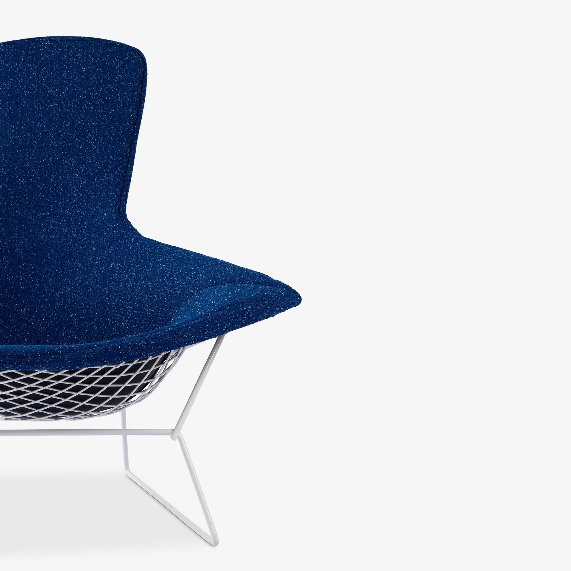 Early Bertoia Bird Chair in Gloss White & Raf Simons Kvadrat Wool Bouclé mediados del siglo XX en venta