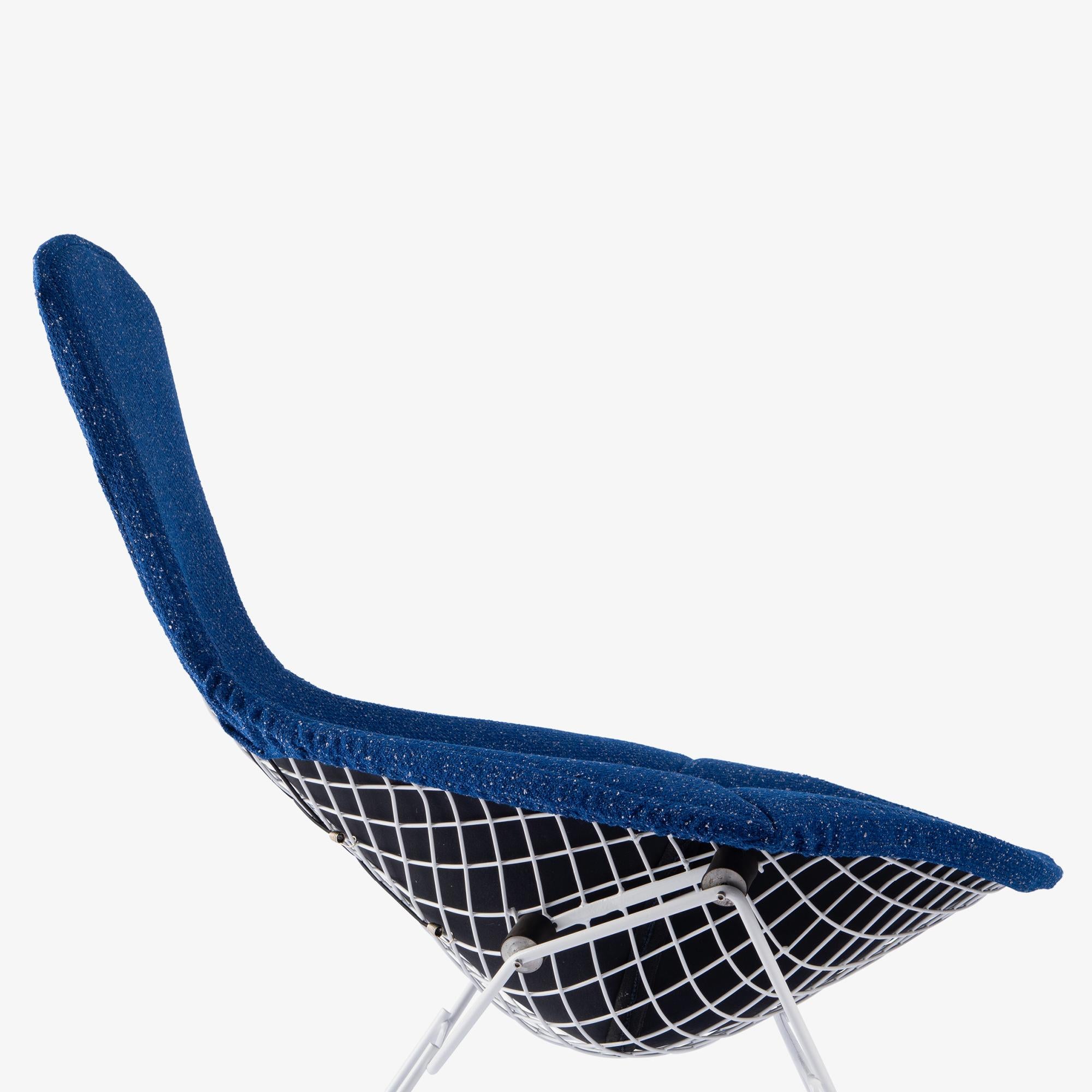 Early Bertoia Bird Chair in Gloss White & Raf Simons Kvadrat Wool Bouclé en venta 2