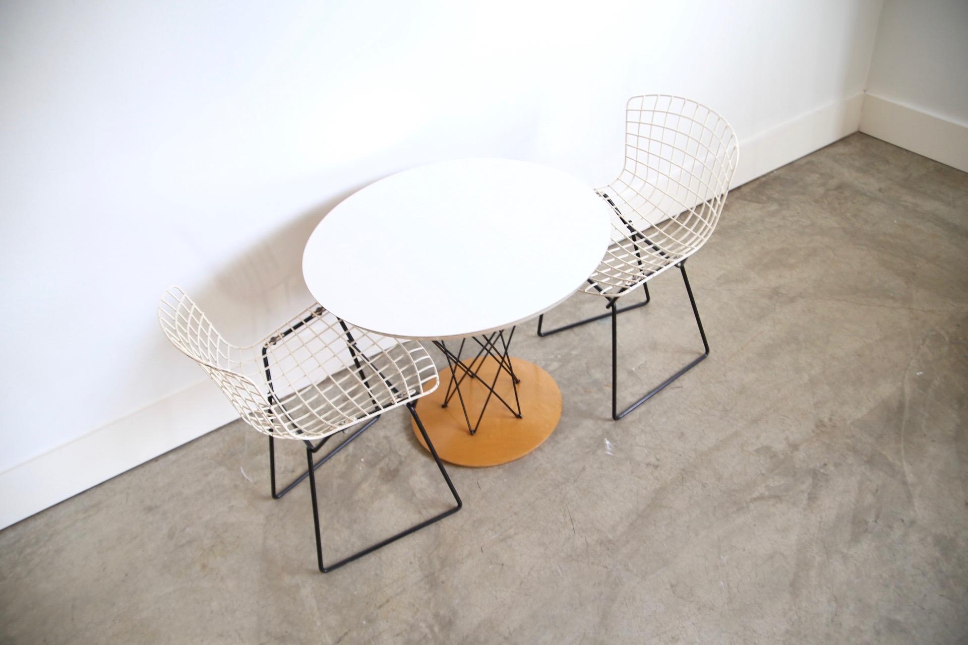 Early Bertoia for Knoll Childs Table and Chair Set In Good Condition In St. Louis, MO