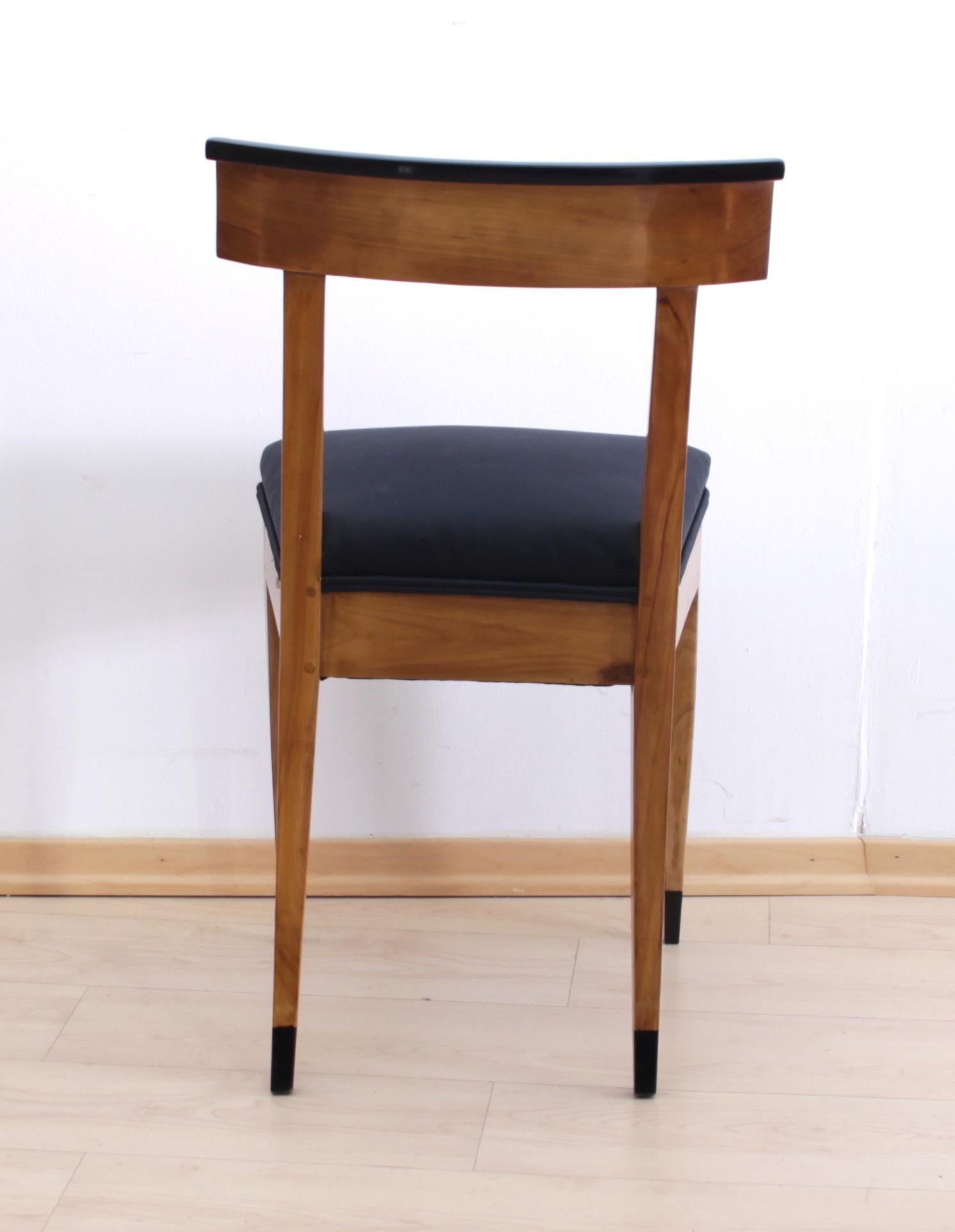Early Biedermeier Chair, Cherry Solid Wood, West Germany, circa 1820 In Good Condition In Regensburg, DE
