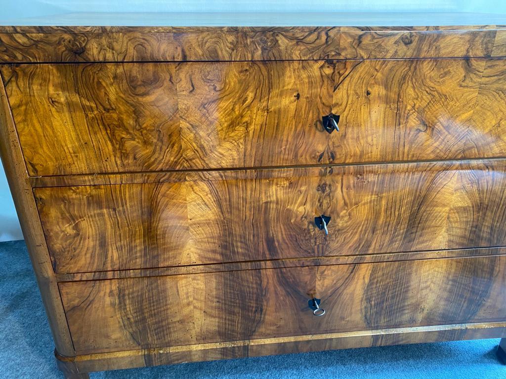 Early Biedermeier chest of drawers 2