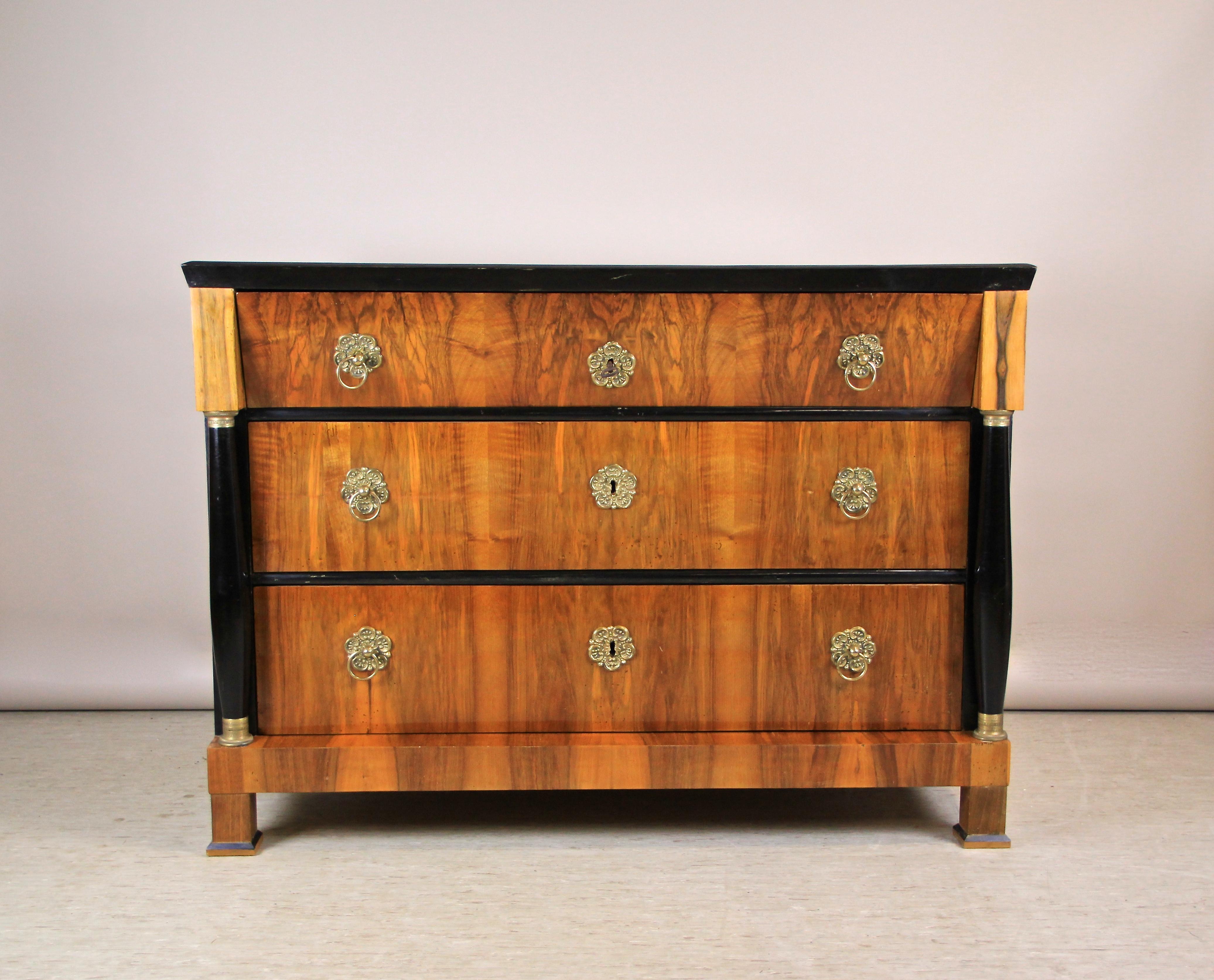 Remarkable Biedermeier chest of drawers from the early period circa 1825. This absolute gorgeous commode from Austria was veneered with great nut wood in a very fine manner. The top plate is adorned by an outstanding book matched walnut grain and