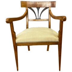 Fauteuil Biedermeier ancien en bois fruitier et frêne avec assise tapissée, vers 1825