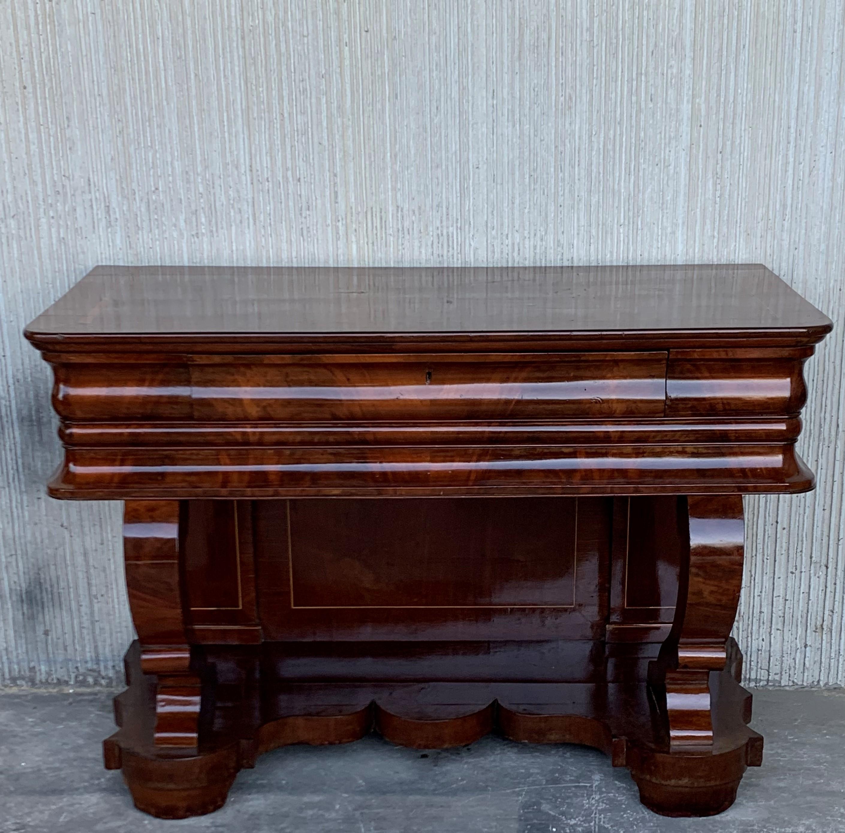 Early Biedermeier Period Walnut Console Table with Drawer, Austria, circa 1830 In Good Condition For Sale In Miami, FL
