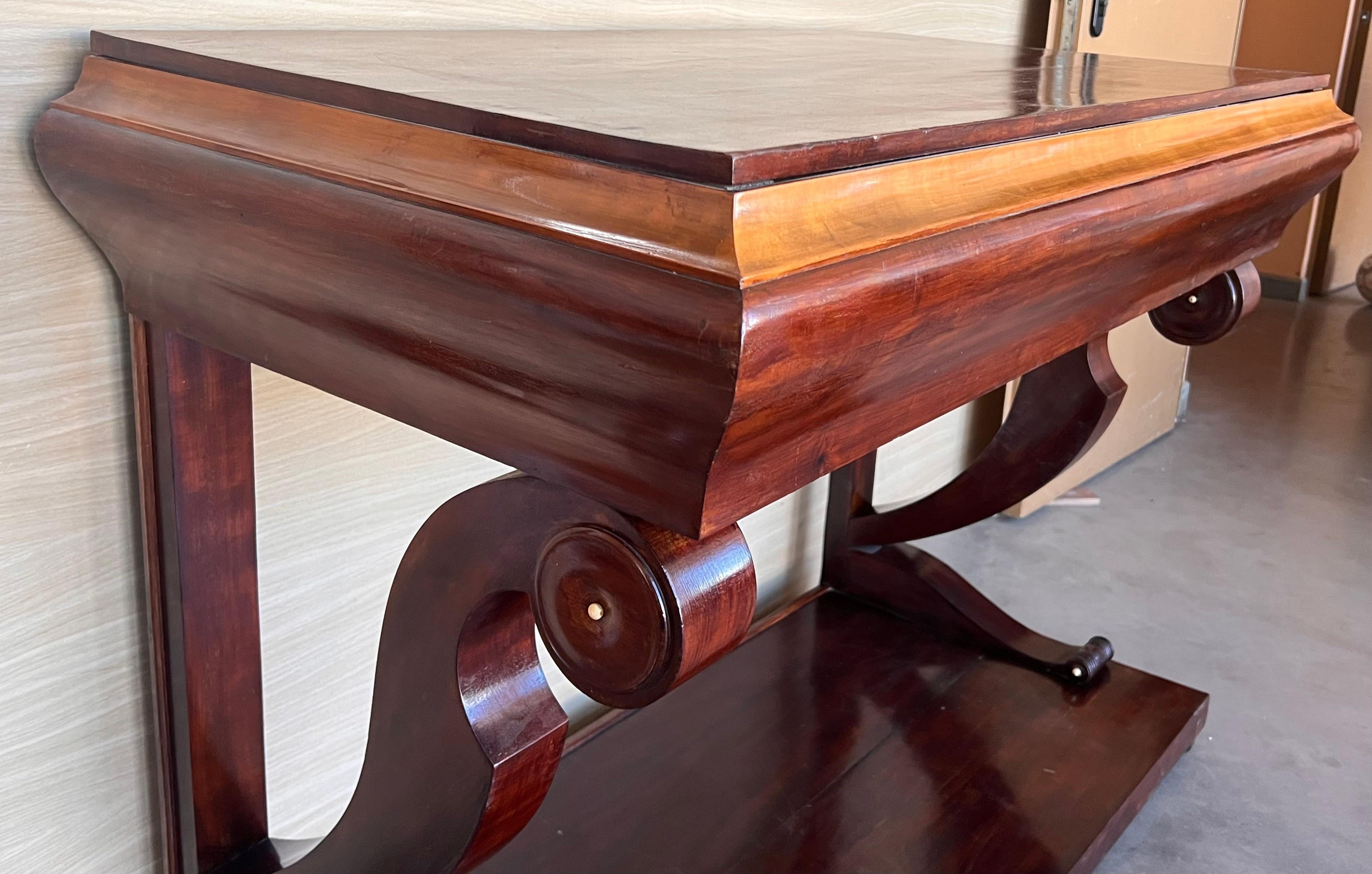 Early Biedermeier Period Walnut Console Table with Drawer, Austria, circa 1830 In Good Condition For Sale In Miami, FL