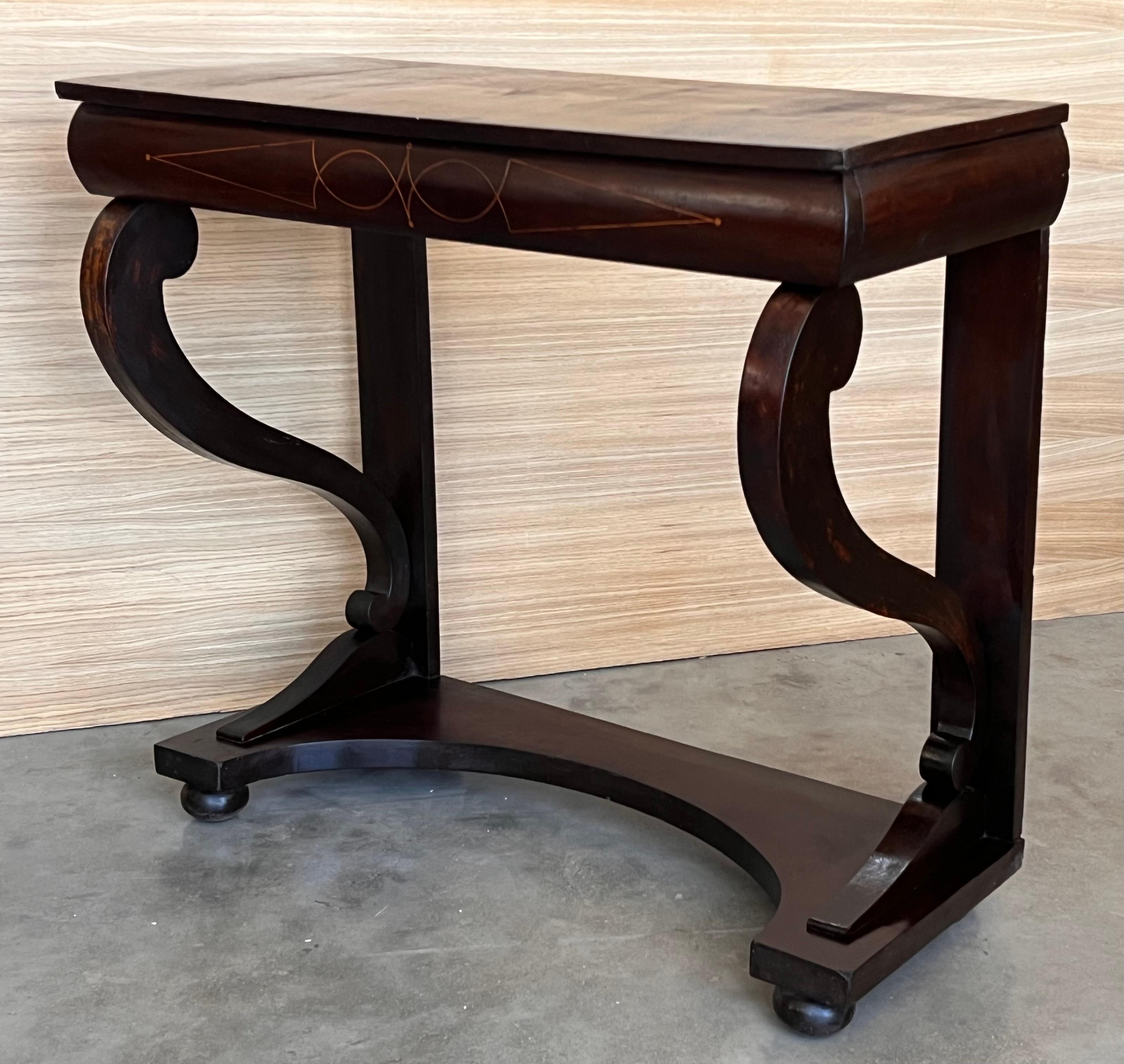XIXe siècle Table console à tiroir en noyer du début de la période Biedermeier, Autriche, vers 1830 en vente