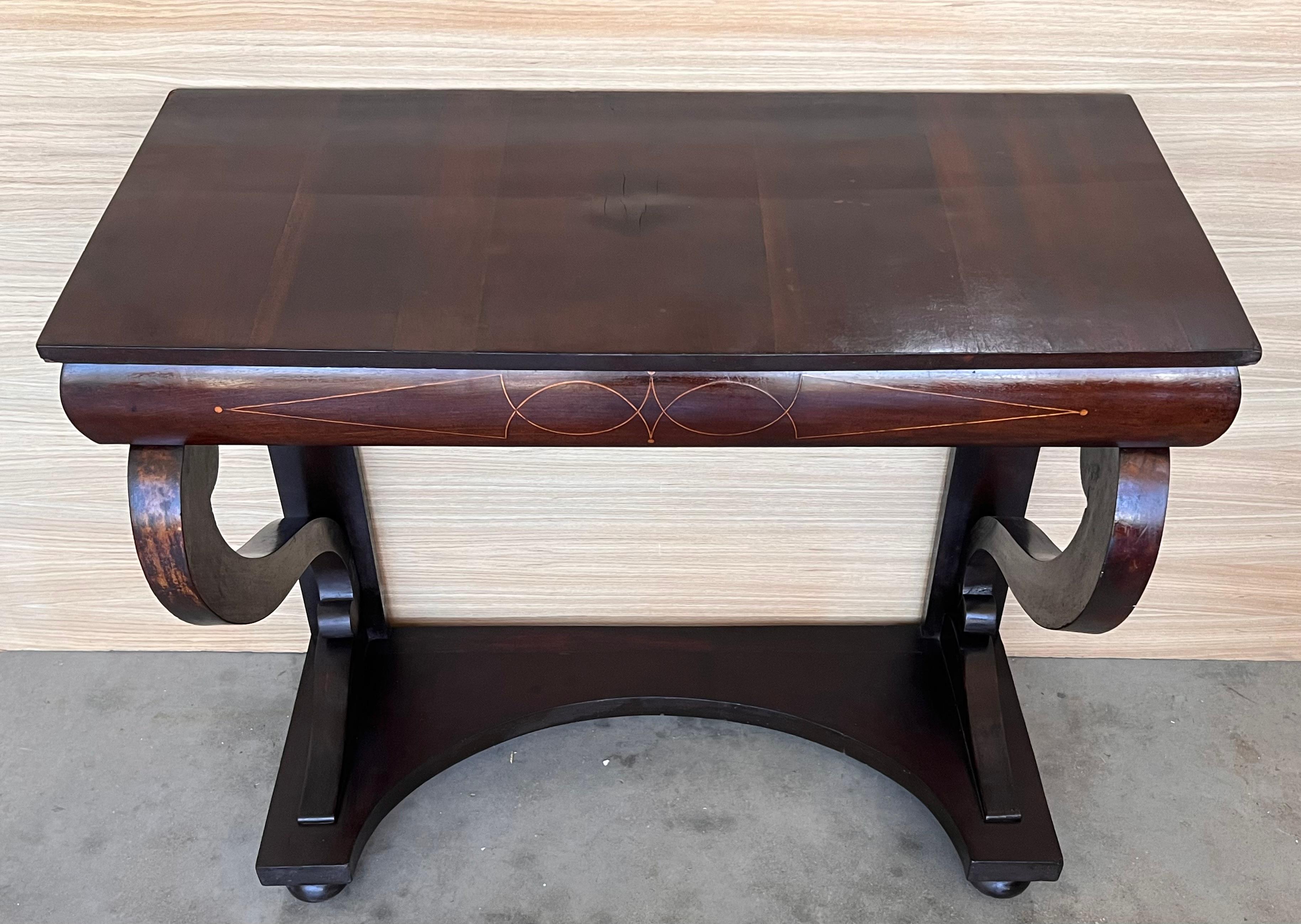 Table console à tiroir en noyer du début de la période Biedermeier, Autriche, vers 1830 en vente 2