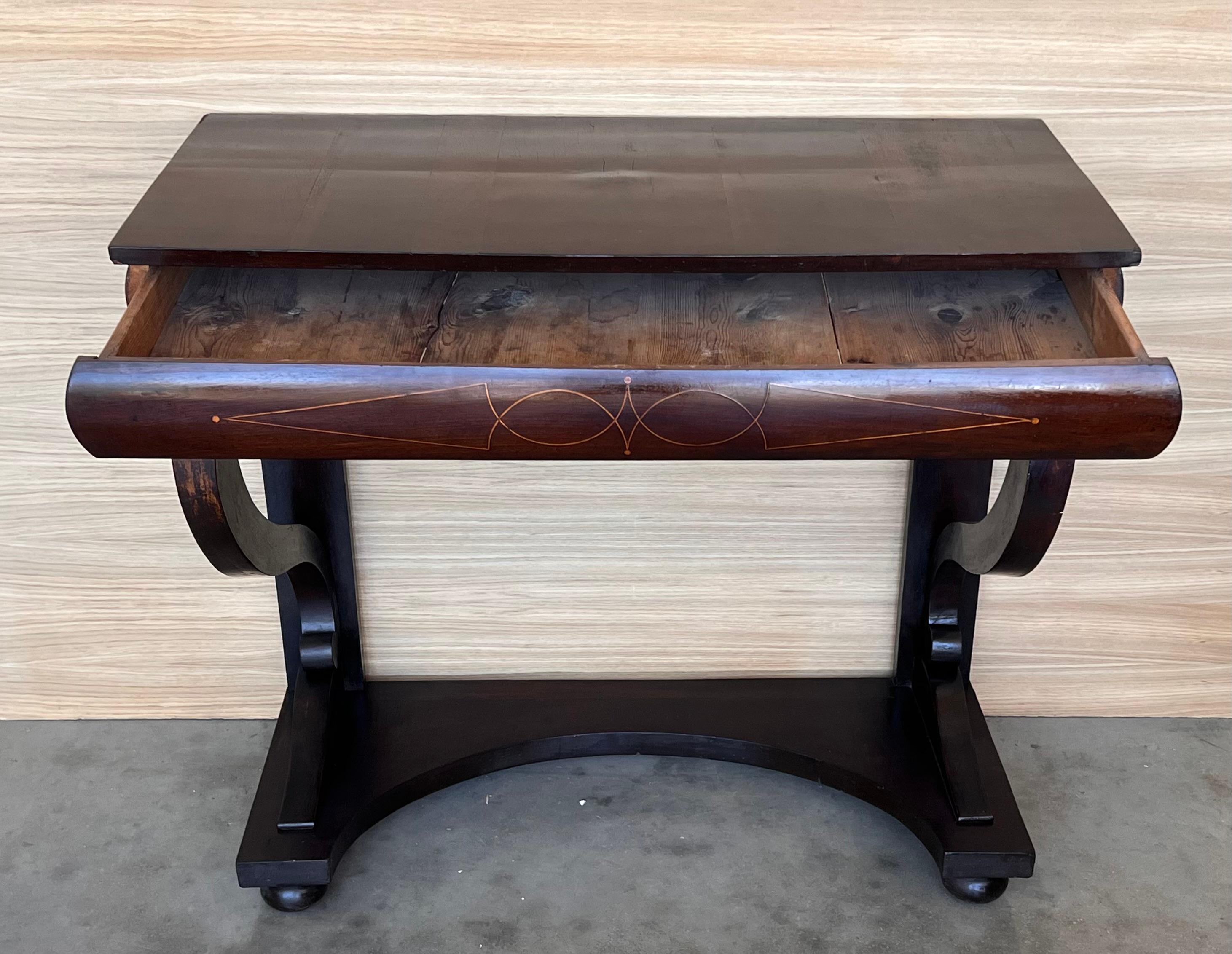 Table console à tiroir en noyer du début de la période Biedermeier, Autriche, vers 1830 en vente 3