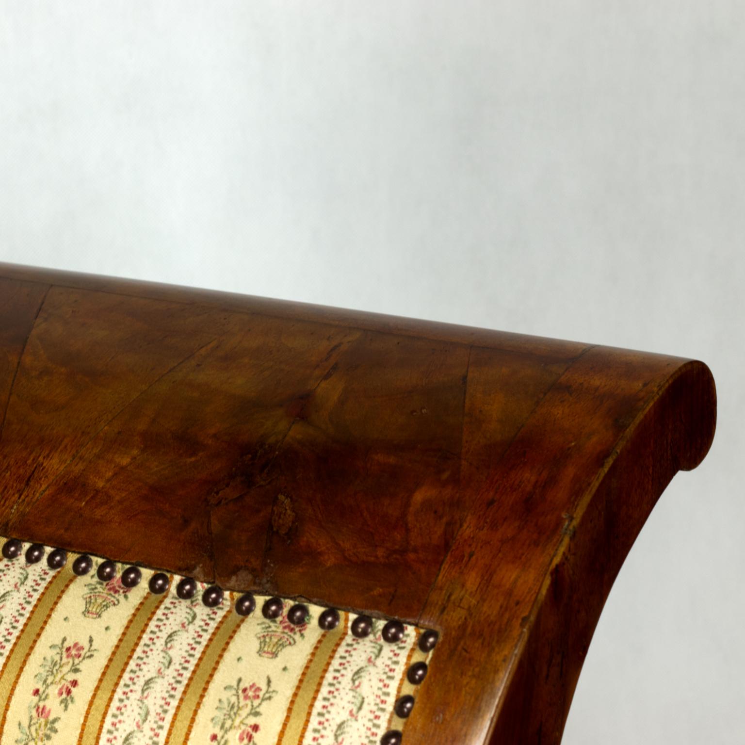 Early Biedermeier Walnut Sofa, circa 1820 For Sale 4