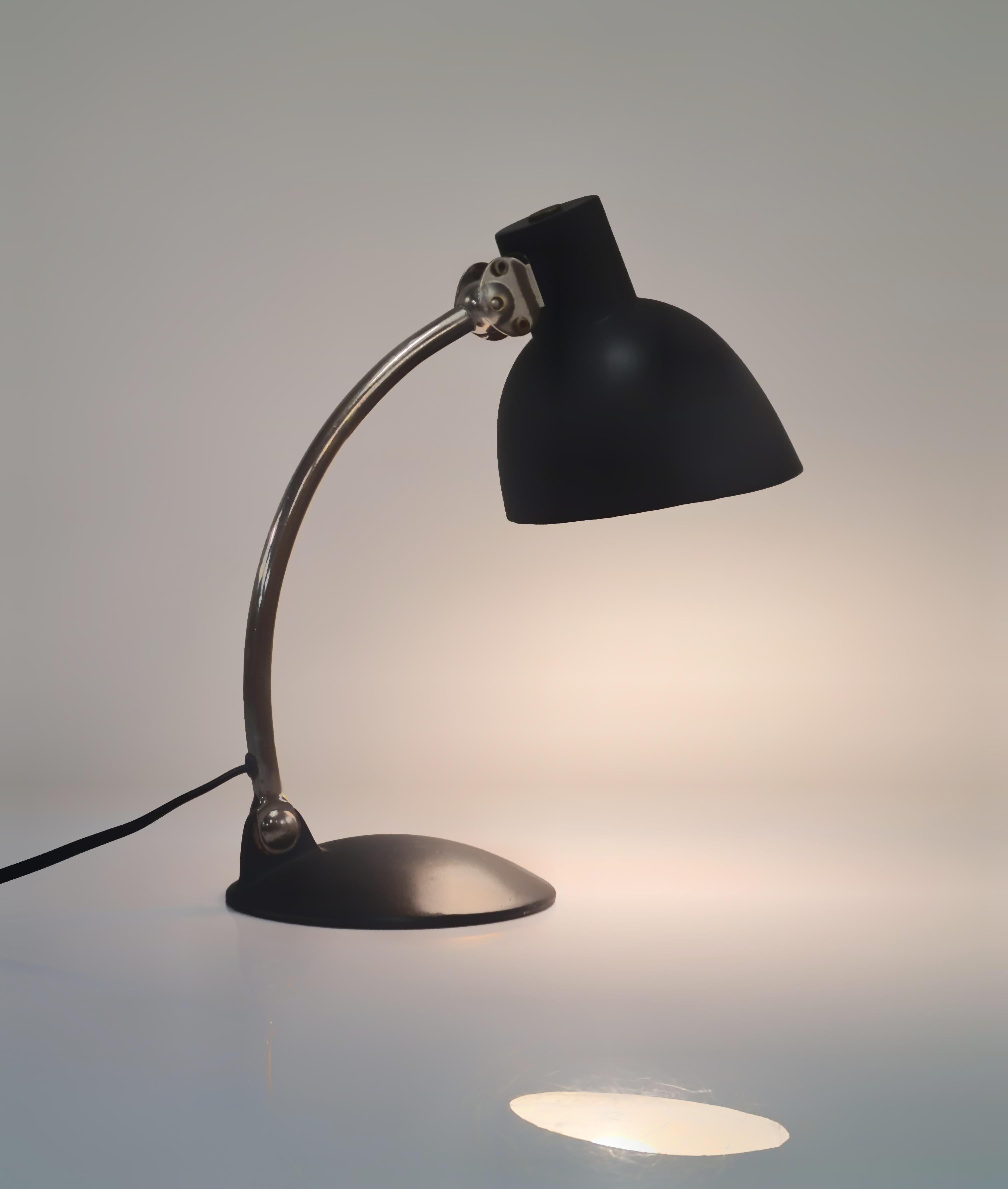 Lampe à poser Paavo Tynell modèle 5306 en noir, Taito années 1930 en vente 3