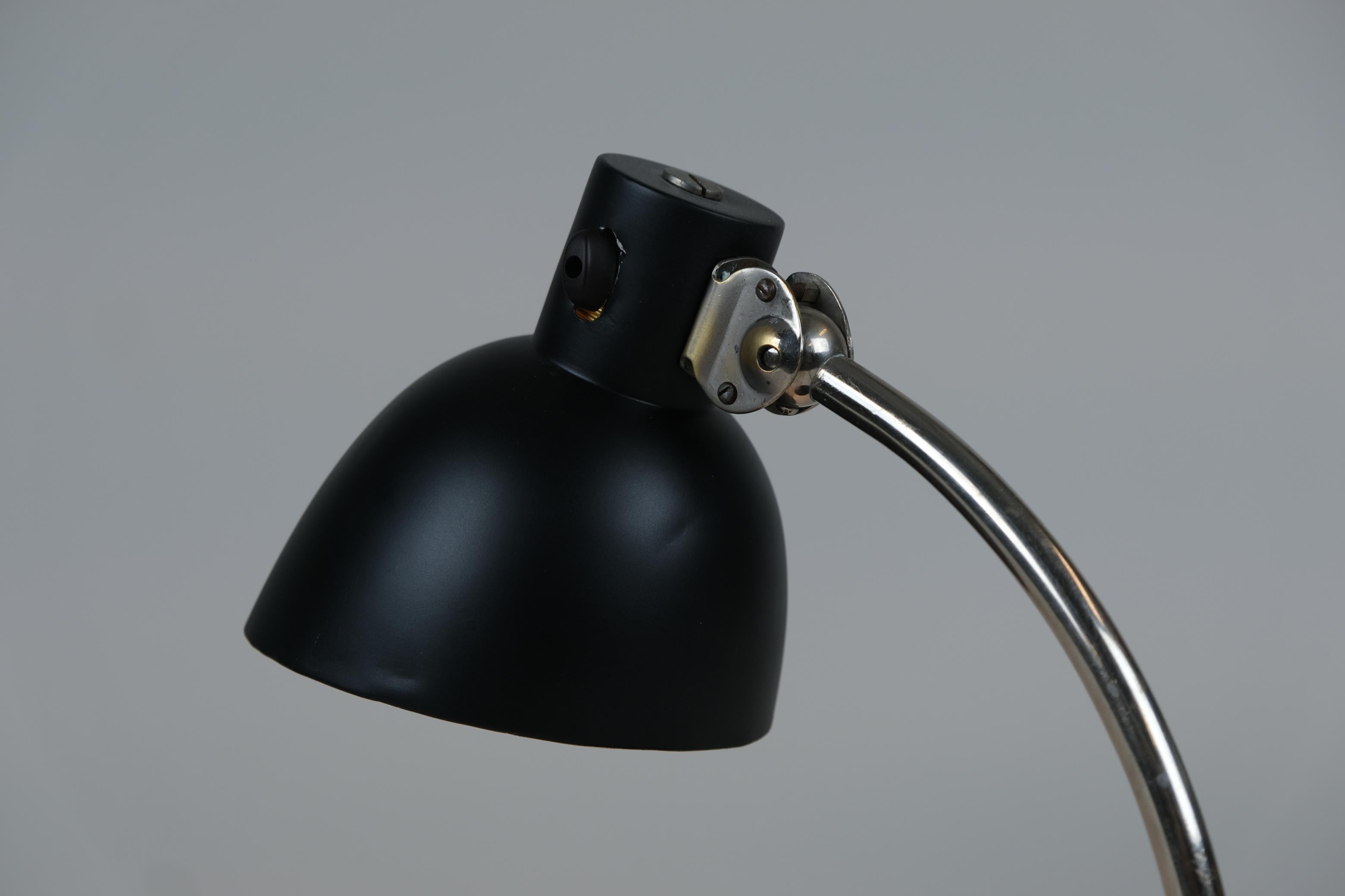 Lampe à poser Paavo Tynell modèle 5306 en noir, Taito années 1930 en vente 5