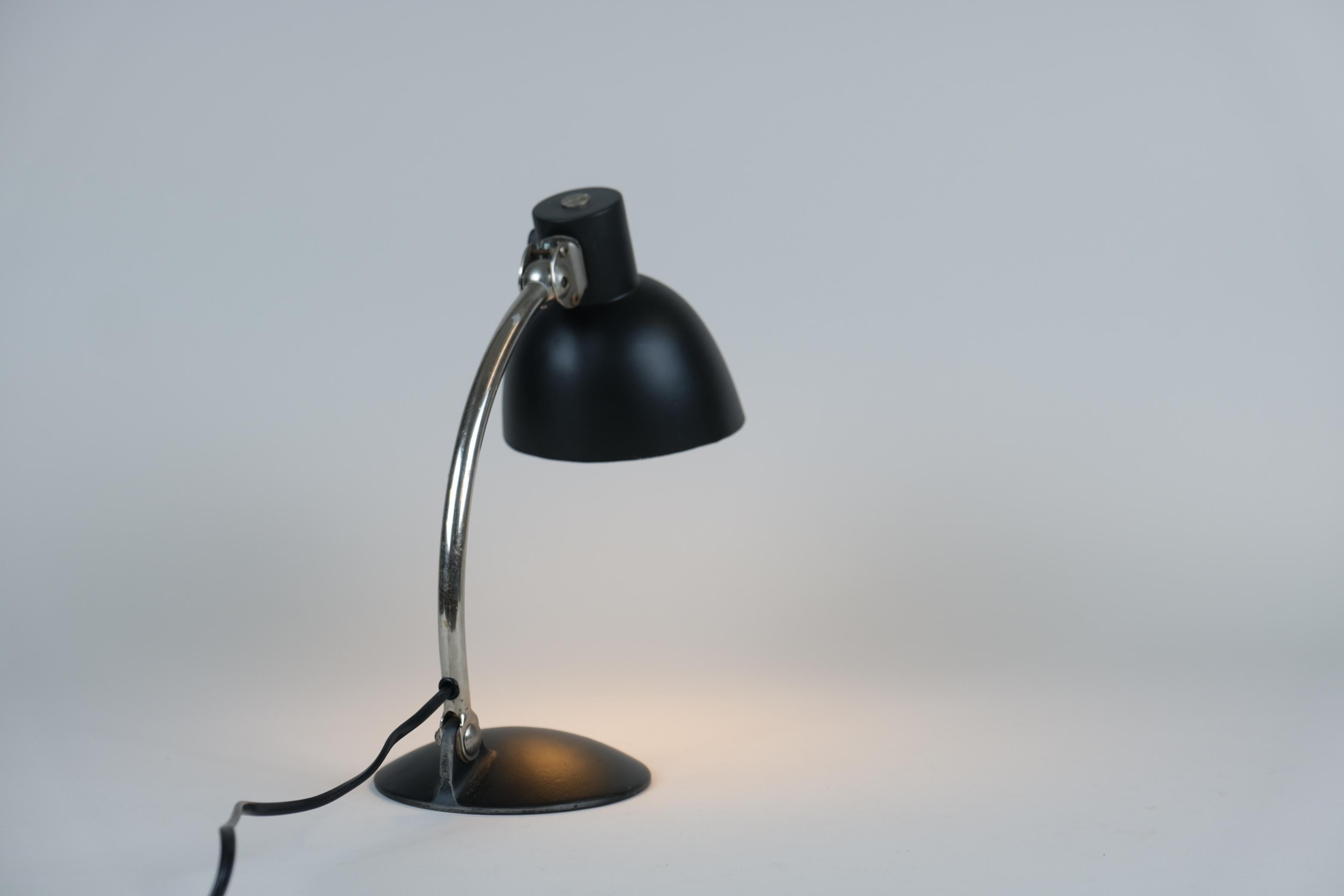 Scandinave moderne Lampe à poser Paavo Tynell modèle 5306 en noir, Taito années 1930 en vente