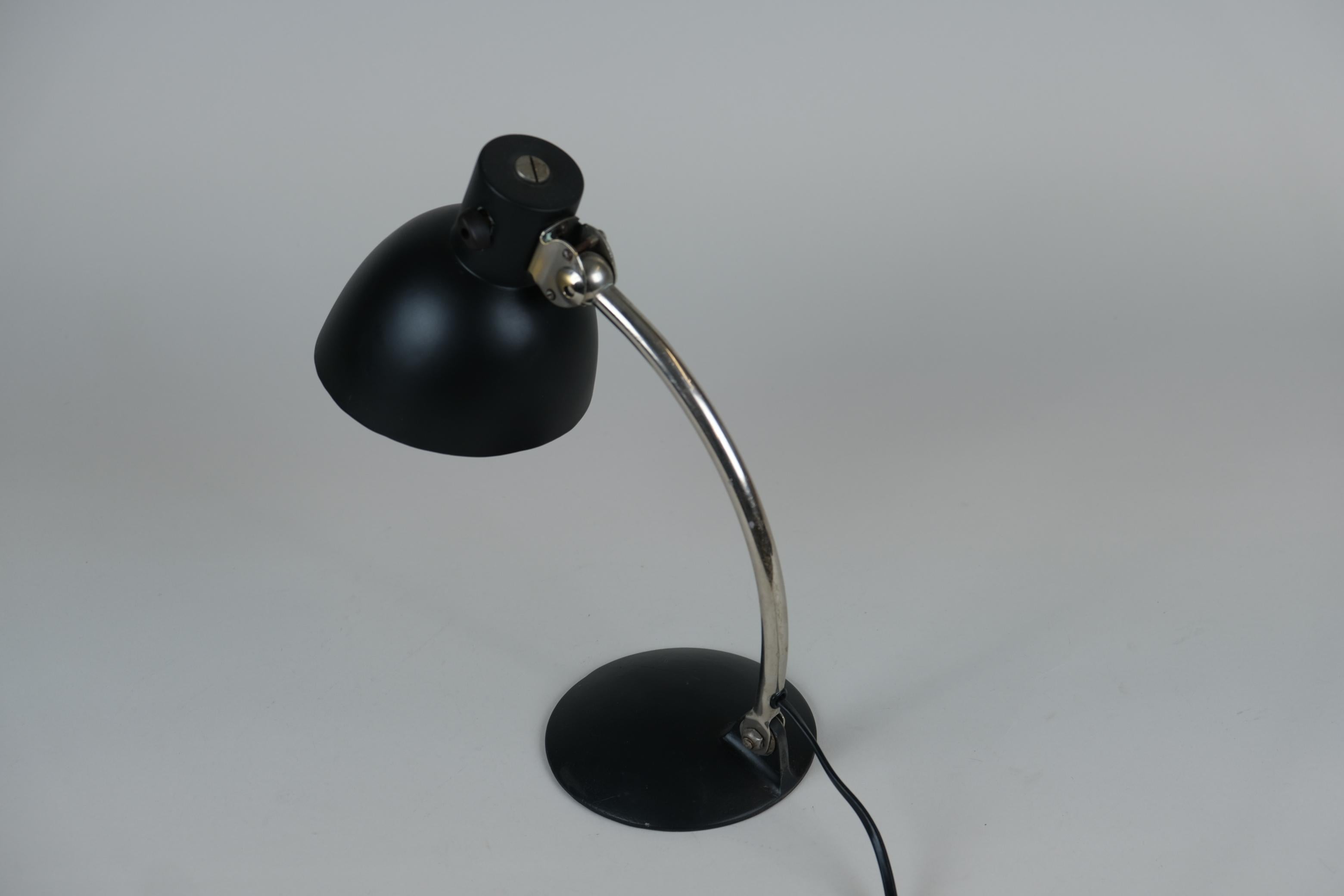 Lampe à poser Paavo Tynell modèle 5306 en noir, Taito années 1930 Bon état - En vente à Helsinki, FI