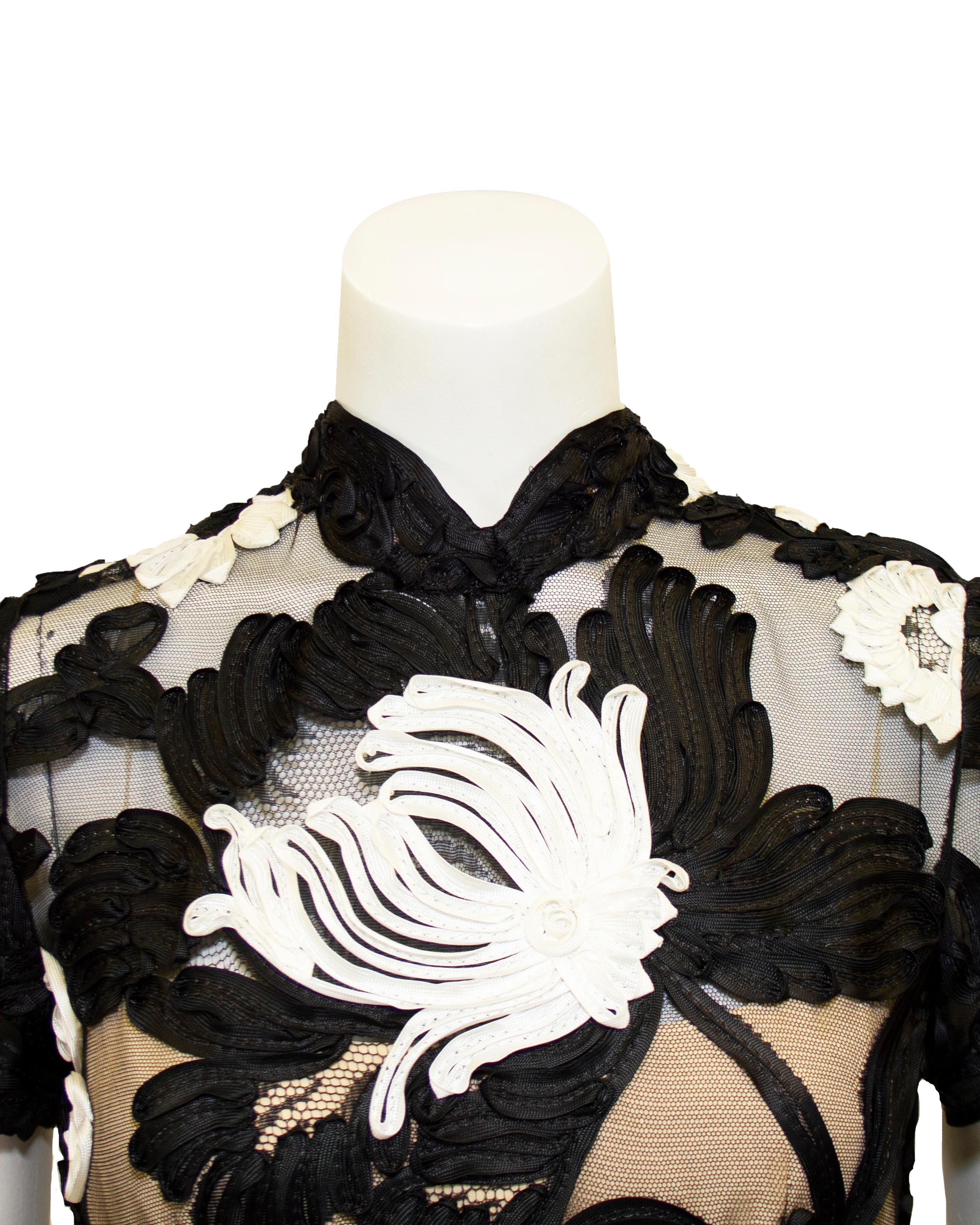 Bill Blass - Robe en dentelle guipure noire et blanche et ruban, ancienne collection Pour femmes en vente