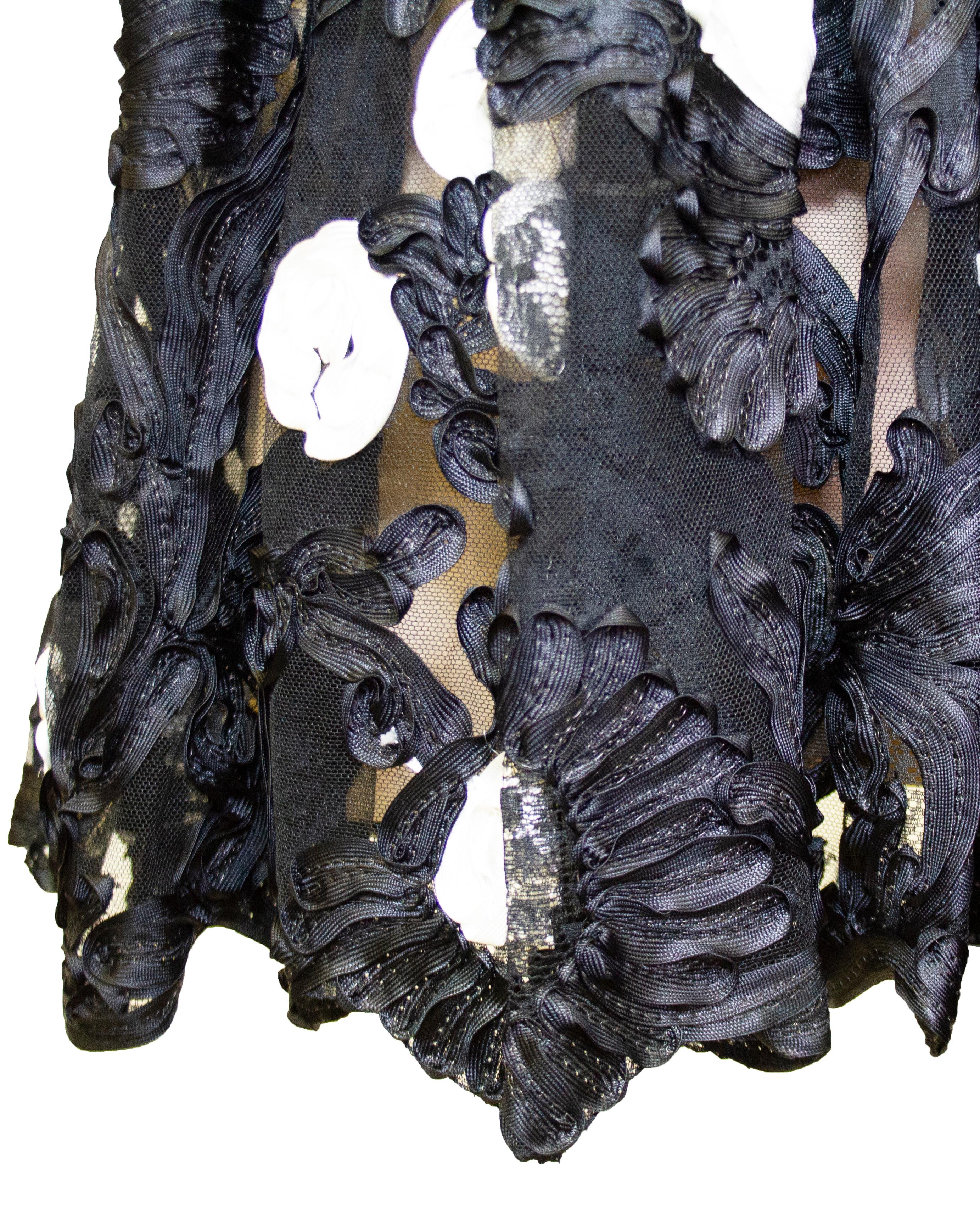 Bill Blass - Robe en dentelle guipure noire et blanche et ruban, ancienne collection en vente 2